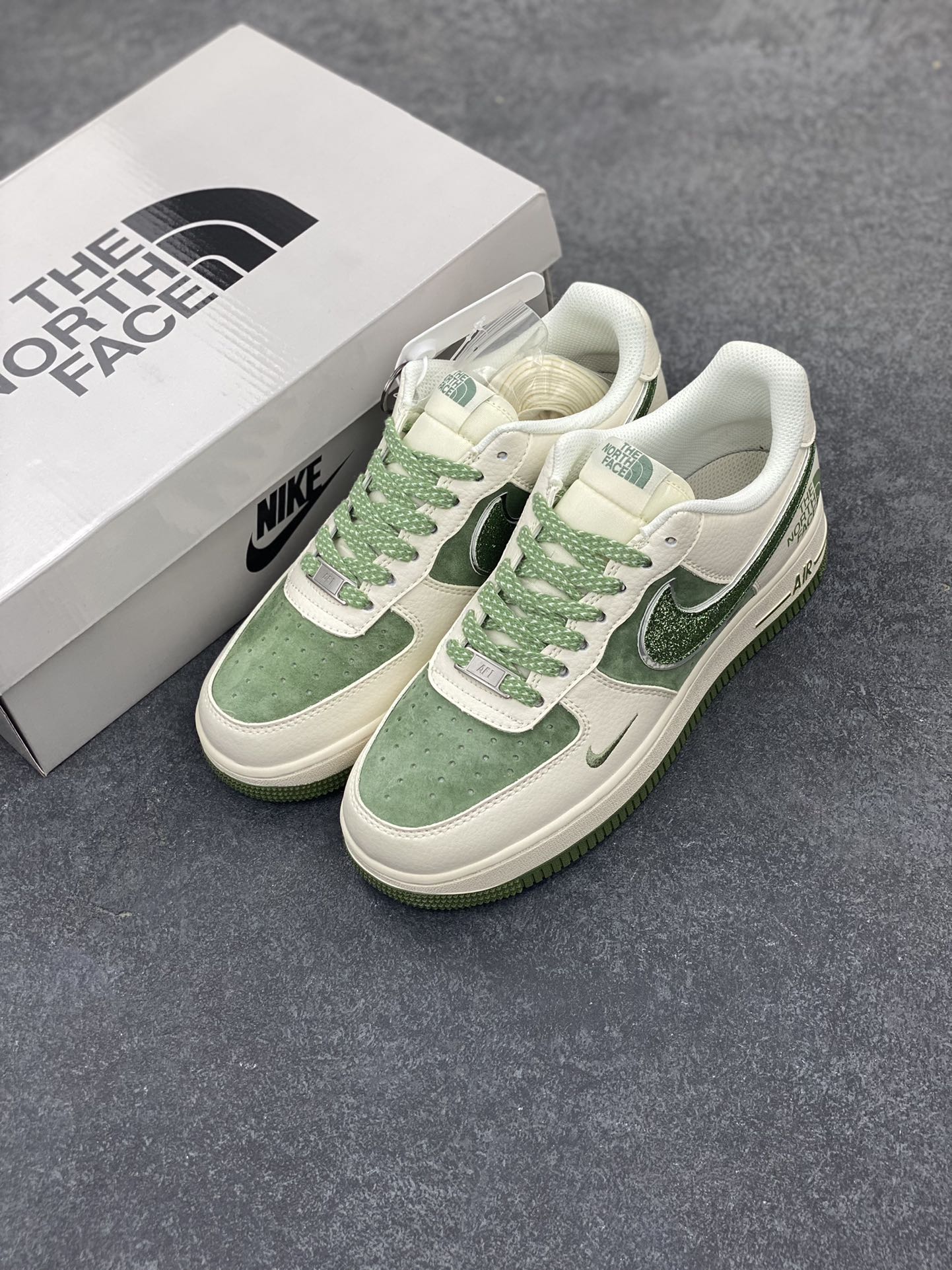 图片[8]-NIke Air Force 1 \’07 Low “北面联名”空军一号 低帮 运动鞋 休闲鞋 折边针车 工艺难度大 原楦头原纸板 原装鞋盒 定制五金配件 内置全掌气垫 原厂鞋底 货号：QY6818-532 尺码：36 36.5 37.5 38 38.5 39 40 40.5 41 42 42.5 43 44 44.5 45-选品中心