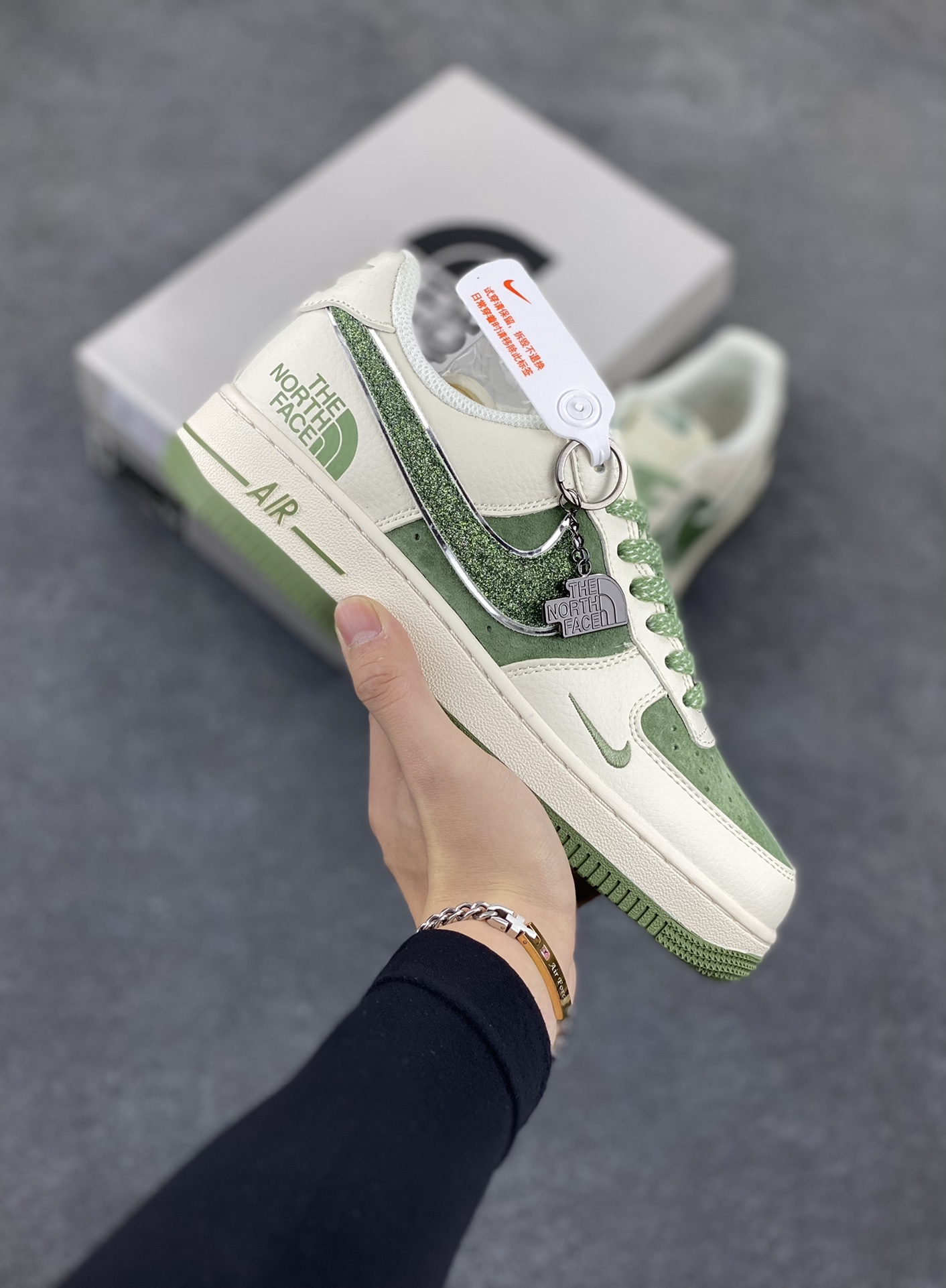 NIke Air Force 1 \’07 Low “北面联名”空军一号 低帮 运动鞋 休闲鞋 折边针车 工艺难度大 原楦头原纸板 原装鞋盒 定制五金配件 内置全掌气垫 原厂鞋底 货号:QY6818-532 尺码:36 36.5 37.5 38 38.5 39 40 40.5 41 42 42.5 43 44 44.5 45-选品中心