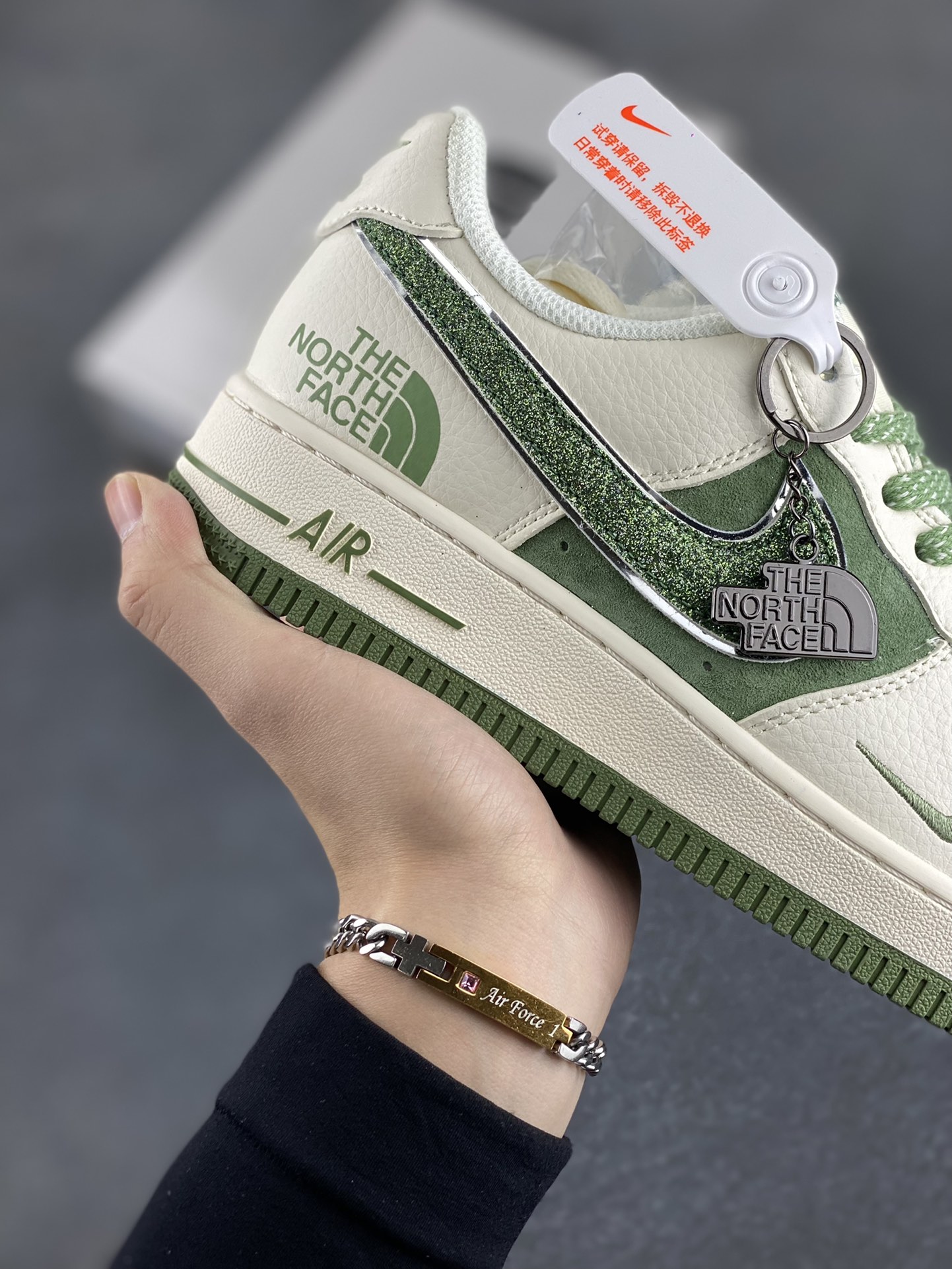 图片[6]-NIke Air Force 1 \’07 Low “北面联名”空军一号 低帮 运动鞋 休闲鞋 折边针车 工艺难度大 原楦头原纸板 原装鞋盒 定制五金配件 内置全掌气垫 原厂鞋底 货号：QY6818-532 尺码：36 36.5 37.5 38 38.5 39 40 40.5 41 42 42.5 43 44 44.5 45-选品中心