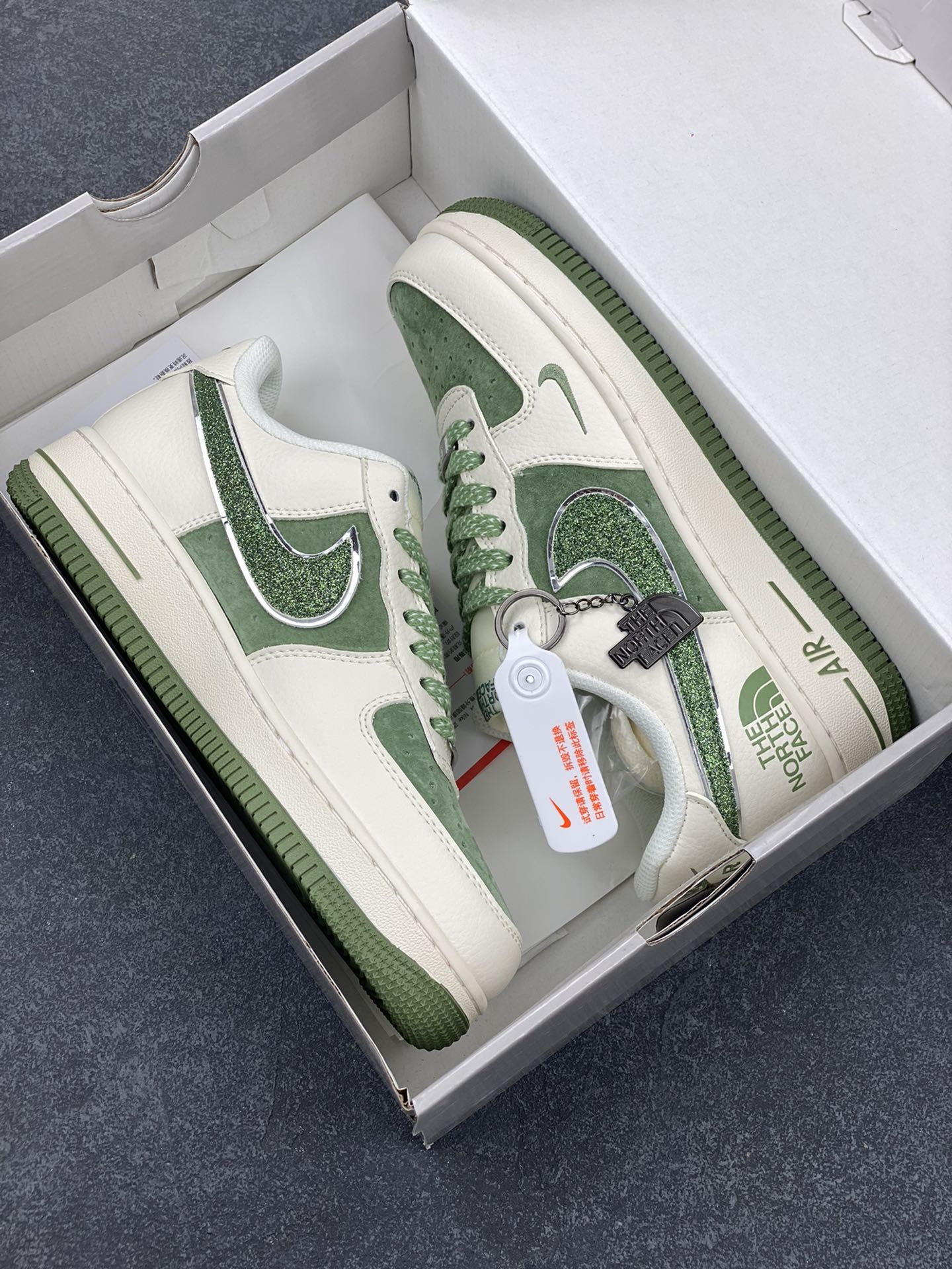 图片[9]-NIke Air Force 1 \’07 Low “北面联名”空军一号 低帮 运动鞋 休闲鞋 折边针车 工艺难度大 原楦头原纸板 原装鞋盒 定制五金配件 内置全掌气垫 原厂鞋底 货号：QY6818-532 尺码：36 36.5 37.5 38 38.5 39 40 40.5 41 42 42.5 43 44 44.5 45-选品中心