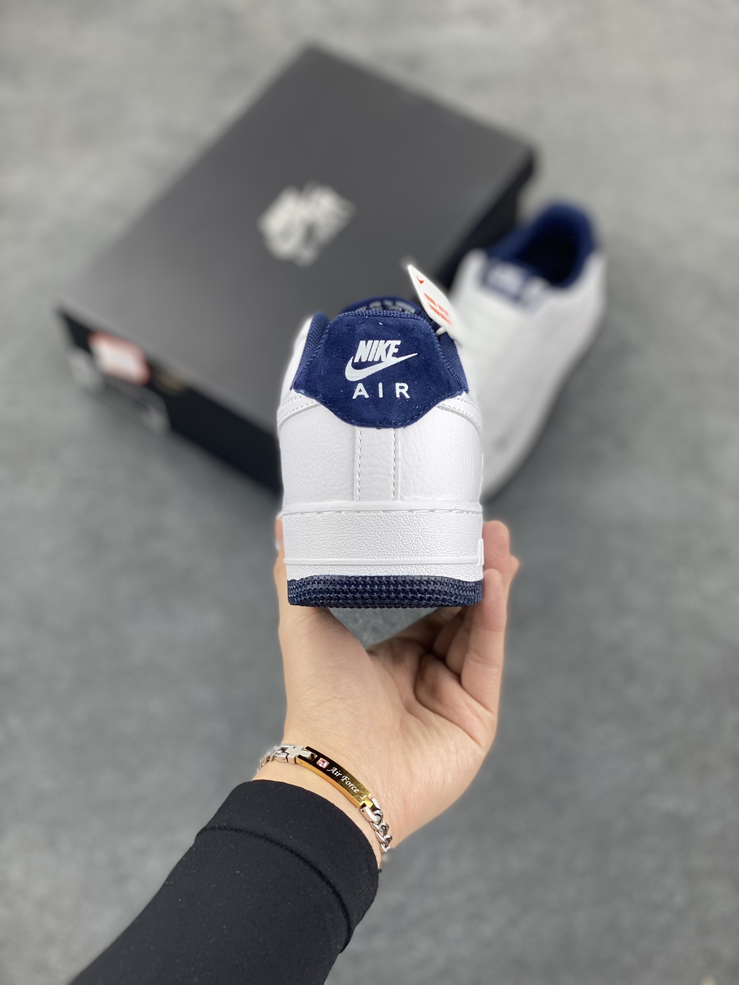 图片[4]-Air Force 1\’ 07 深蓝小勾 原楦头原纸板 打造纯正空军版型 专注外贸渠道 全掌内置蜂窝气垫 #原盒配件 原厂中底钢印、拉帮完美 货号：HM9483-001 尺码：36 36.5 37.5 38 38.5 39 40 40.5 41 42 42.5 43 44 44.5 45-选品中心