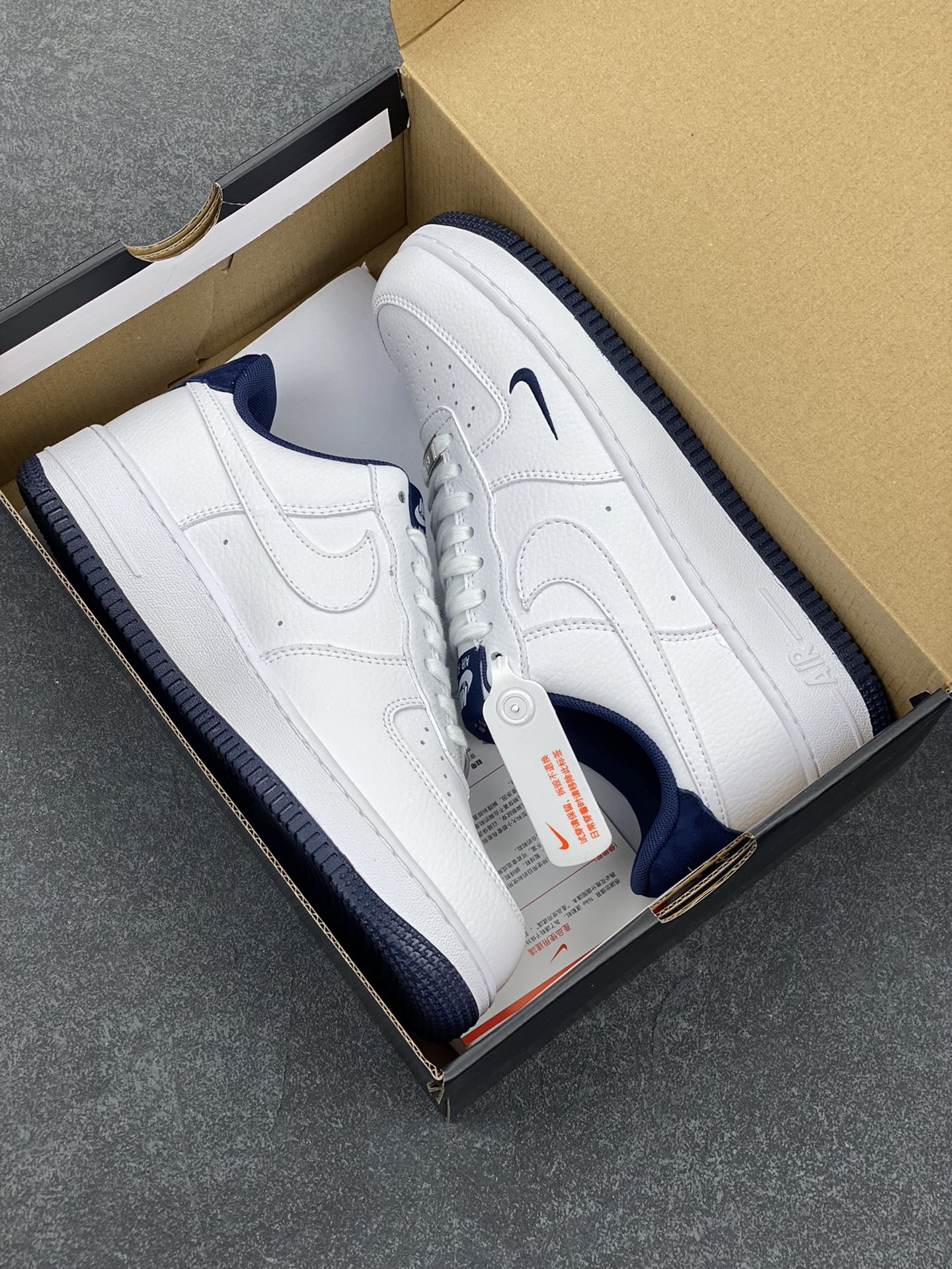 图片[9]-Air Force 1\’ 07 深蓝小勾 原楦头原纸板 打造纯正空军版型 专注外贸渠道 全掌内置蜂窝气垫 #原盒配件 原厂中底钢印、拉帮完美 货号：HM9483-001 尺码：36 36.5 37.5 38 38.5 39 40 40.5 41 42 42.5 43 44 44.5 45-选品中心