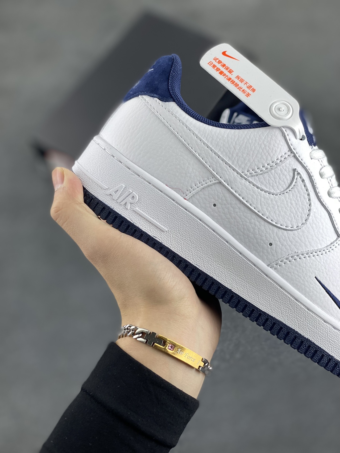 图片[6]-Air Force 1\’ 07 深蓝小勾 原楦头原纸板 打造纯正空军版型 专注外贸渠道 全掌内置蜂窝气垫 #原盒配件 原厂中底钢印、拉帮完美 货号：HM9483-001 尺码：36 36.5 37.5 38 38.5 39 40 40.5 41 42 42.5 43 44 44.5 45-选品中心