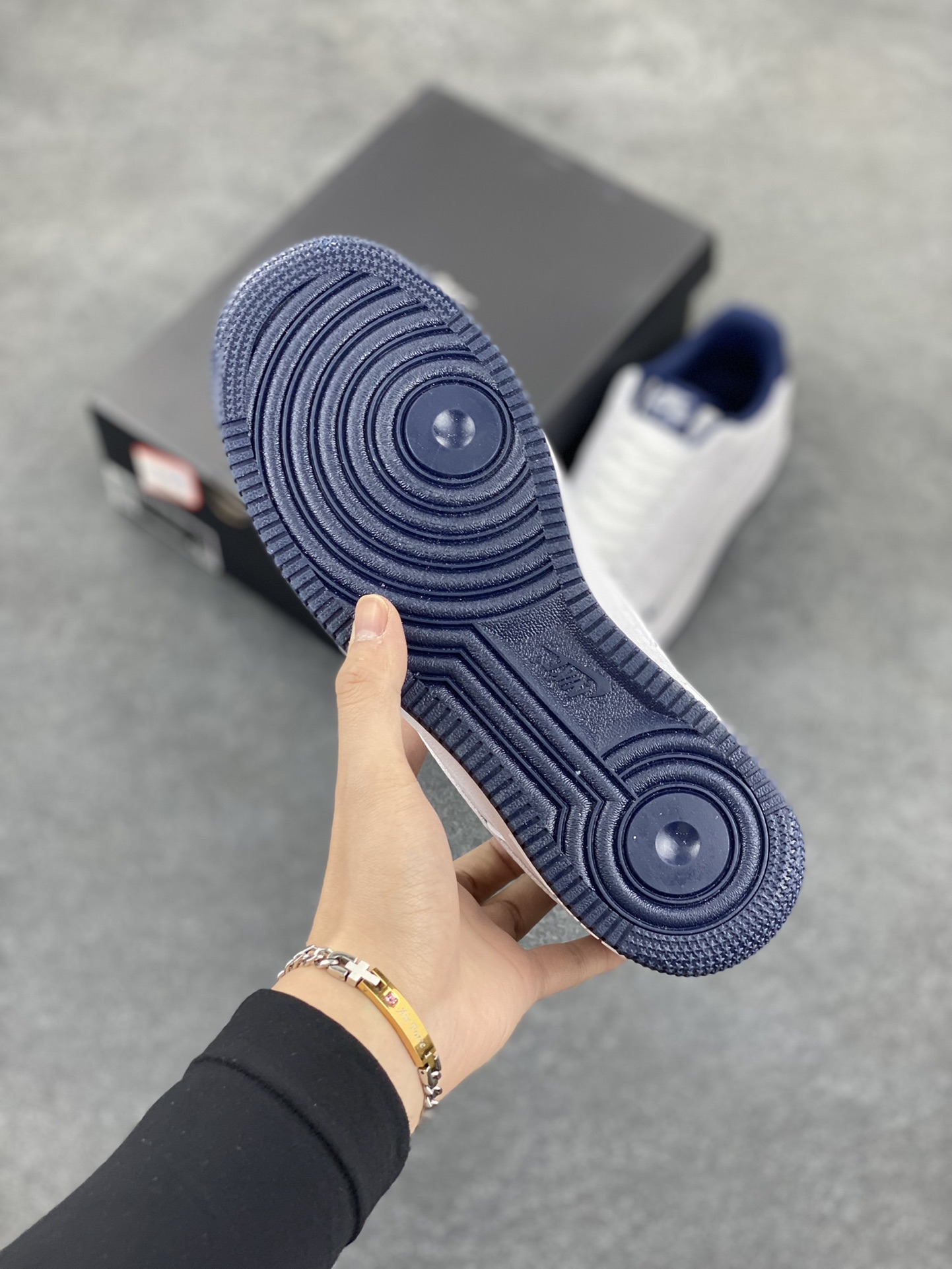 图片[5]-Air Force 1\’ 07 深蓝小勾 原楦头原纸板 打造纯正空军版型 专注外贸渠道 全掌内置蜂窝气垫 #原盒配件 原厂中底钢印、拉帮完美 货号：HM9483-001 尺码：36 36.5 37.5 38 38.5 39 40 40.5 41 42 42.5 43 44 44.5 45-选品中心