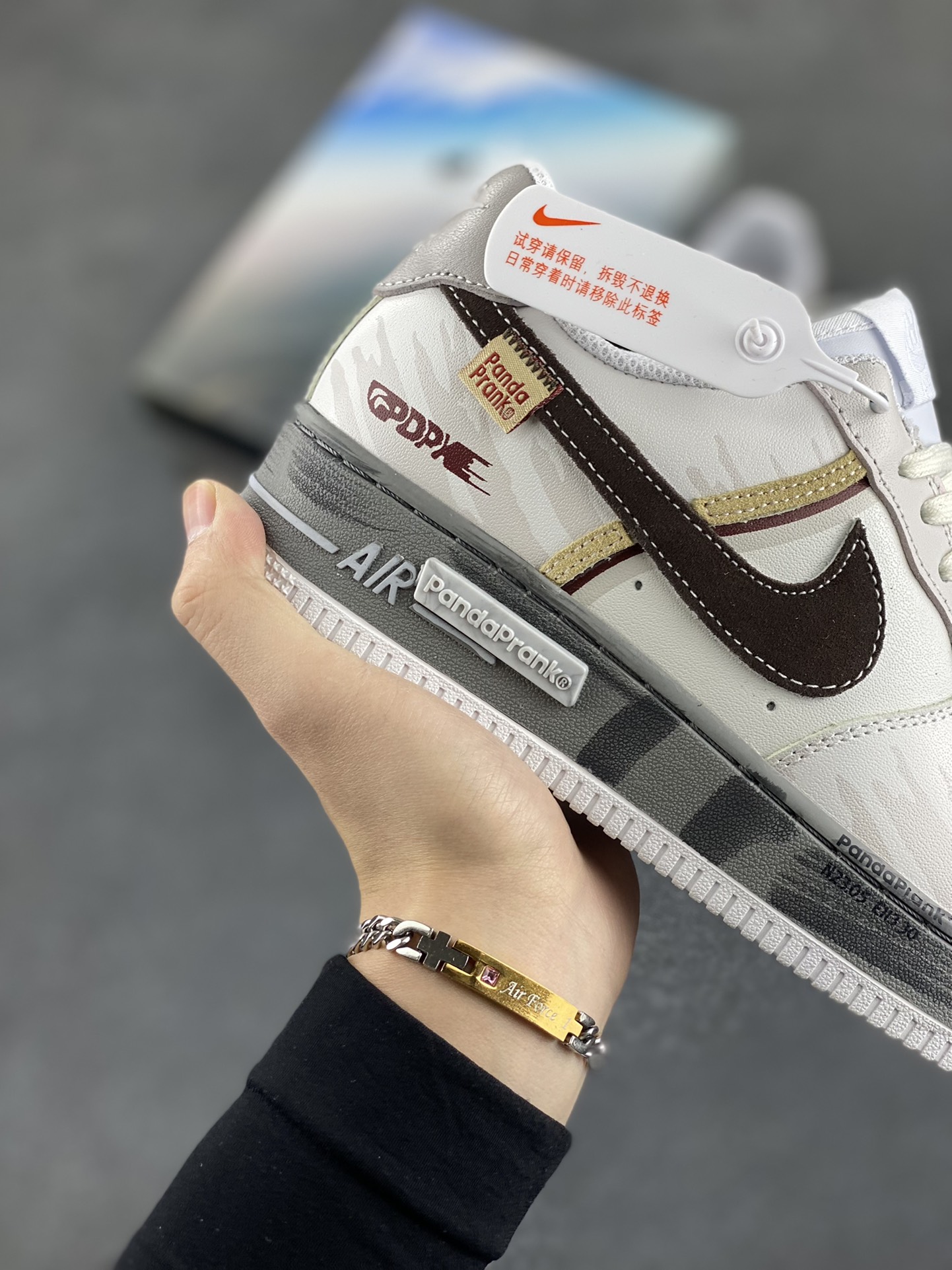 图片[6]-Nike Air Force 1 Low 空军一号低帮百搭休闲运动板鞋。柔软、弹性十足的缓震性能和出色的中底设计，横跨复古与现代的外型结合，造就出风靡全球三十多年的Force 1，直到今天还深受青睐。 货号：CW2288-111 尺码：36 36.5 37.5 38 38.5 39 40 40.5 41 42 42.5 43 44 44.5 45-选品中心