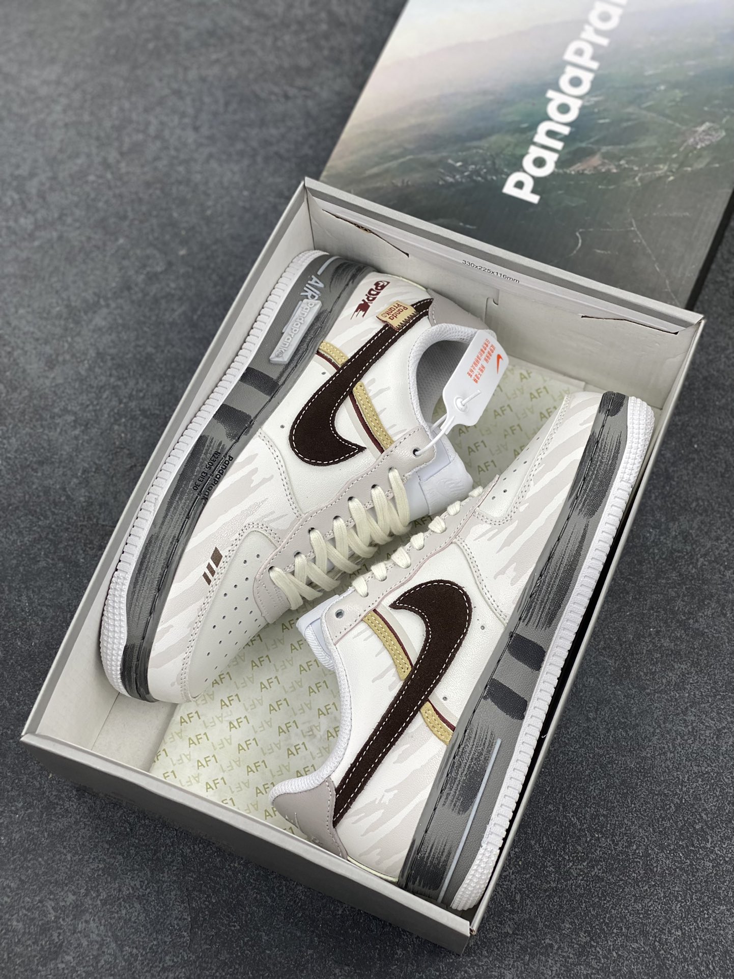 图片[9]-Nike Air Force 1 Low 空军一号低帮百搭休闲运动板鞋。柔软、弹性十足的缓震性能和出色的中底设计，横跨复古与现代的外型结合，造就出风靡全球三十多年的Force 1，直到今天还深受青睐。 货号：CW2288-111 尺码：36 36.5 37.5 38 38.5 39 40 40.5 41 42 42.5 43 44 44.5 45-选品中心