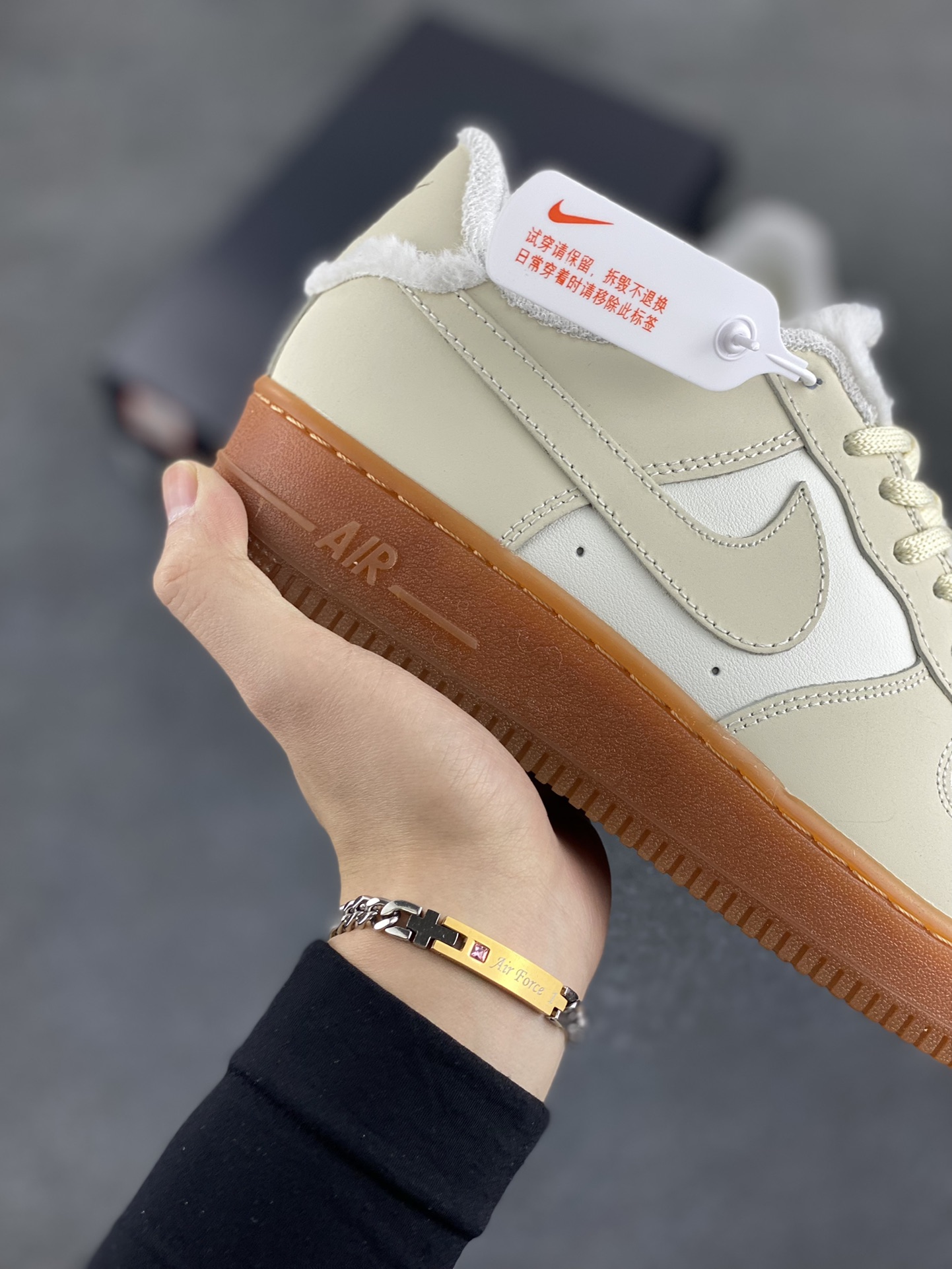 图片[6]-Nike Air Force 1 Low 空军一号低帮百搭休闲运动板鞋。柔软、弹性十足的缓震性能和出色的中底设计，横跨复古与现代的外型结合，造就出风靡全球三十多年的Force 1，直到今天还深受青睐。 货号：FV3701-119 尺码：36 36.5 37.5 38 38.5 39 40 40.5 41 42 42.5 43 44 44.5 45-选品中心