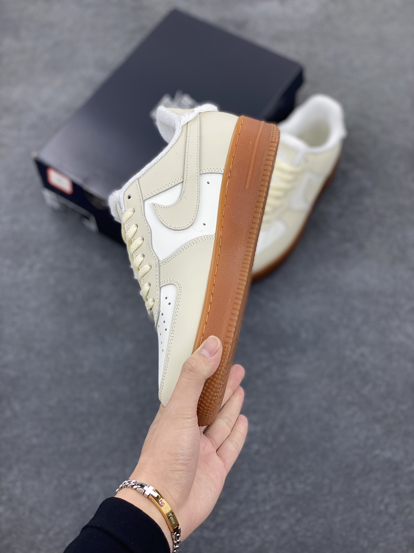 图片[3]-Nike Air Force 1 Low 空军一号低帮百搭休闲运动板鞋。柔软、弹性十足的缓震性能和出色的中底设计，横跨复古与现代的外型结合，造就出风靡全球三十多年的Force 1，直到今天还深受青睐。 货号：FV3701-119 尺码：36 36.5 37.5 38 38.5 39 40 40.5 41 42 42.5 43 44 44.5 45-选品中心