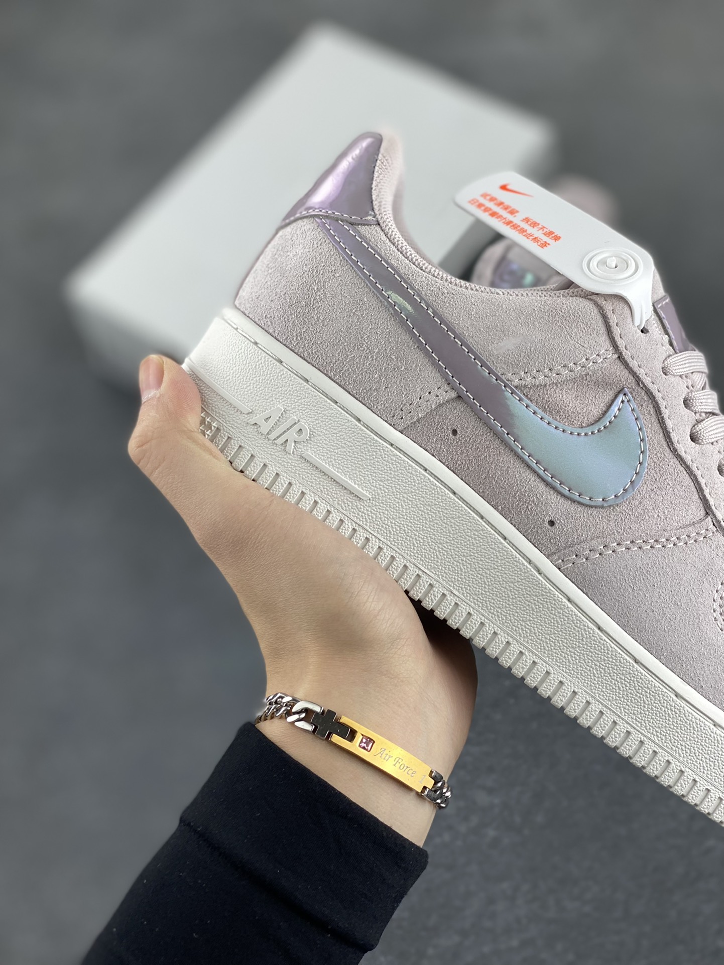 图片[6]-Air Force 1\’ 07 翻毛粉 原楦头原纸板 打造纯正空军版型 专注外贸渠道 全掌内置蜂窝气垫 #原盒配件 原厂中底钢印、拉帮完美 货号：HJ4401-001 尺码：36 36.5 37.5 38 38.5 39 40 40.5 41 42 42.5 43 44 44.5 45-选品中心