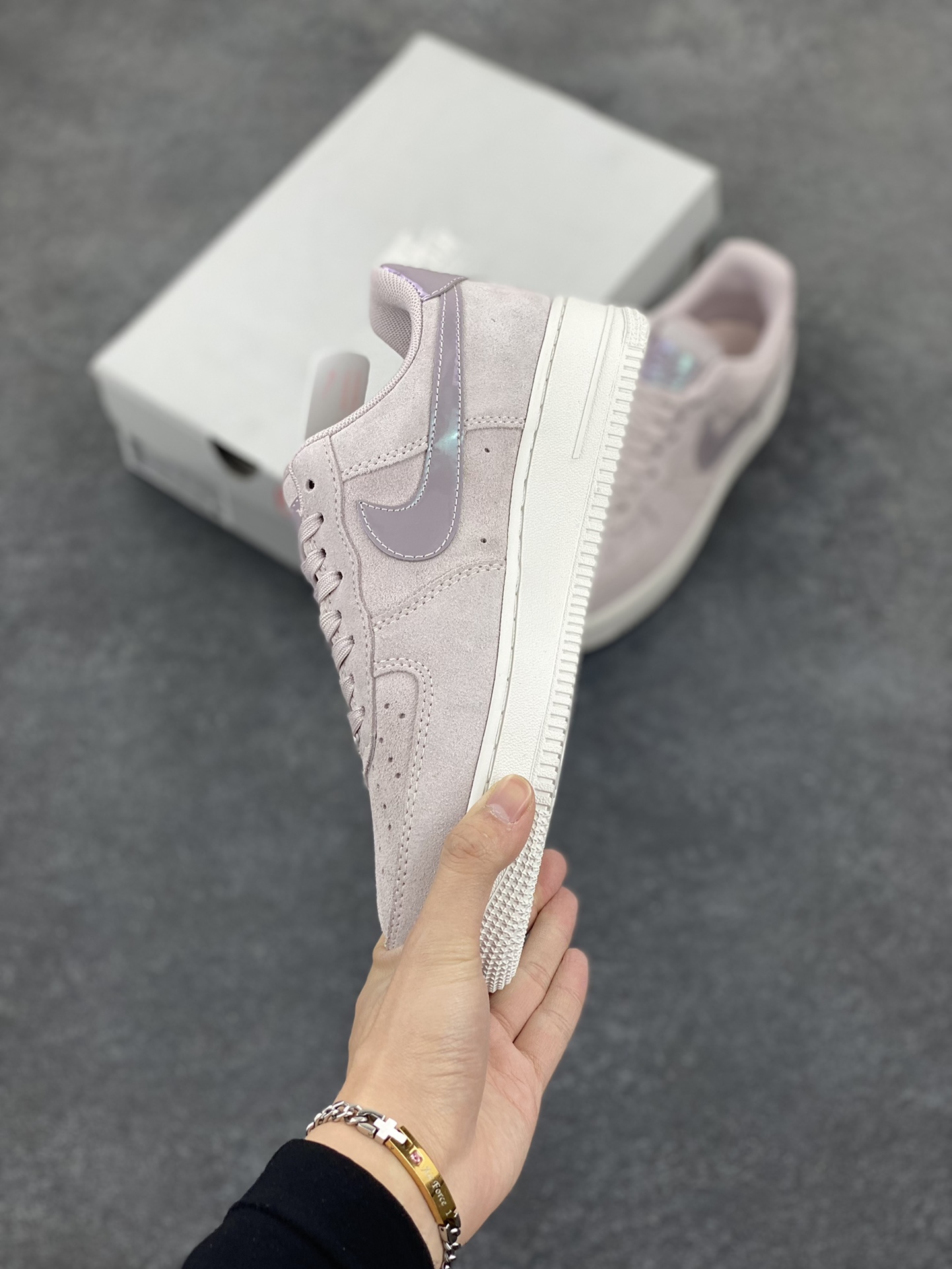 图片[3]-Air Force 1\’ 07 翻毛粉 原楦头原纸板 打造纯正空军版型 专注外贸渠道 全掌内置蜂窝气垫 #原盒配件 原厂中底钢印、拉帮完美 货号：HJ4401-001 尺码：36 36.5 37.5 38 38.5 39 40 40.5 41 42 42.5 43 44 44.5 45-选品中心