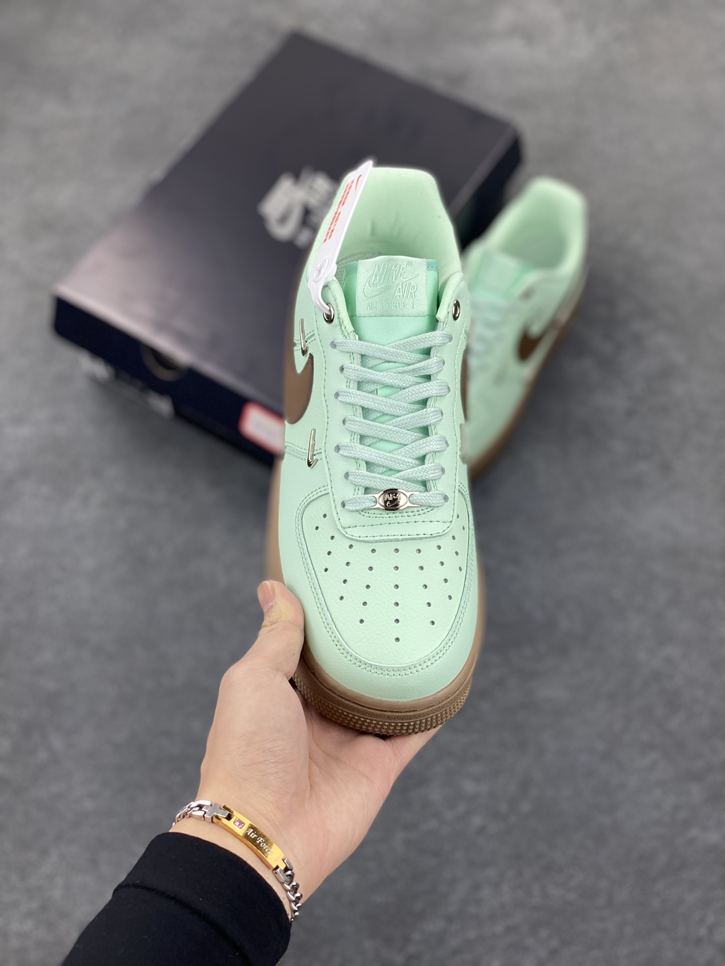 图片[2]-Nike Air Force 1 Low 07 蒂芙尼绿四铁钩 空军一号低帮运动休闲板鞋 原楦头原纸板 打造纯正低帮空军版型 专注外贸渠道 全掌内置蜂窝气垫 原盒配件 原厂中底钢印、拉帮完美 货号：IB8894-329 尺码：36 36.5 37.5 38 38.5 39 40 40.5 41 42 42.5 43 44 44.5 45-选品中心