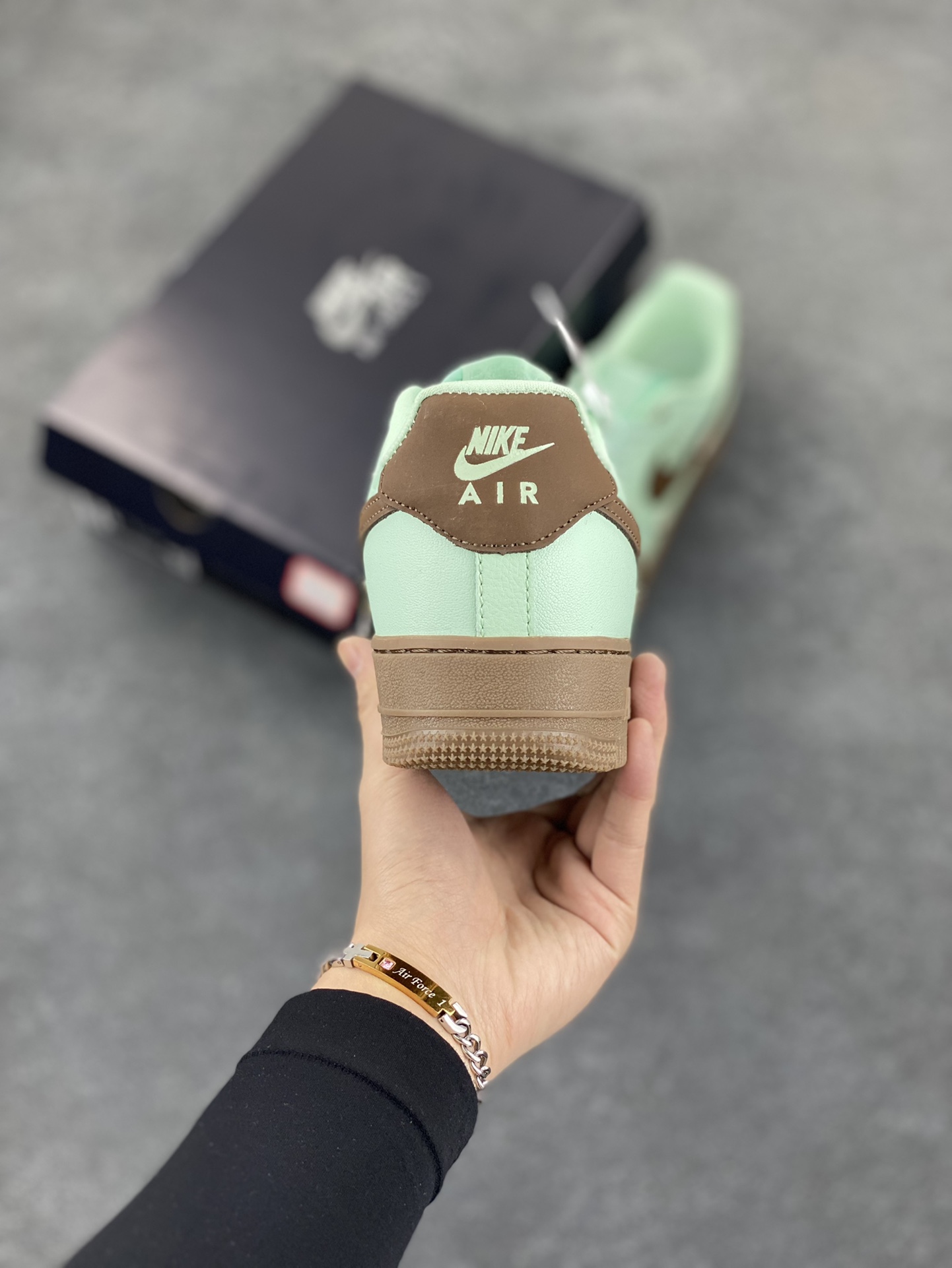 图片[4]-Nike Air Force 1 Low 07 蒂芙尼绿四铁钩 空军一号低帮运动休闲板鞋 原楦头原纸板 打造纯正低帮空军版型 专注外贸渠道 全掌内置蜂窝气垫 原盒配件 原厂中底钢印、拉帮完美 货号：IB8894-329 尺码：36 36.5 37.5 38 38.5 39 40 40.5 41 42 42.5 43 44 44.5 45-选品中心