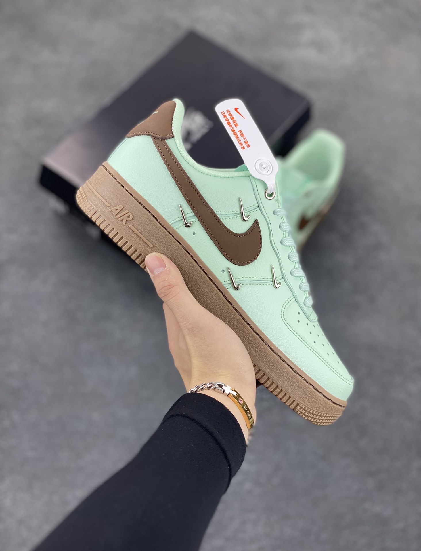 Nike Air Force 1 Low 07 蒂芙尼绿四铁钩 空军一号低帮运动休闲板鞋 原楦头原纸板 打造纯正低帮空军版型 专注外贸渠道 全掌内置蜂窝气垫 原盒配件 原厂中底钢印、拉帮完美 货号:IB8894-329 尺码:36 36.5 37.5 38 38.5 39 40 40.5 41 42 42.5 43 44 44.5 45-选品中心