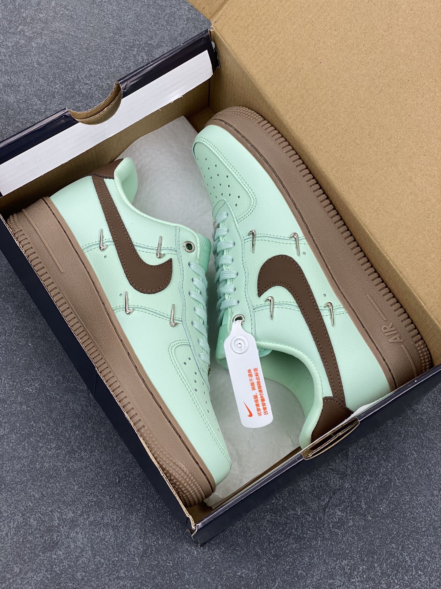 图片[9]-Nike Air Force 1 Low 07 蒂芙尼绿四铁钩 空军一号低帮运动休闲板鞋 原楦头原纸板 打造纯正低帮空军版型 专注外贸渠道 全掌内置蜂窝气垫 原盒配件 原厂中底钢印、拉帮完美 货号：IB8894-329 尺码：36 36.5 37.5 38 38.5 39 40 40.5 41 42 42.5 43 44 44.5 45-选品中心