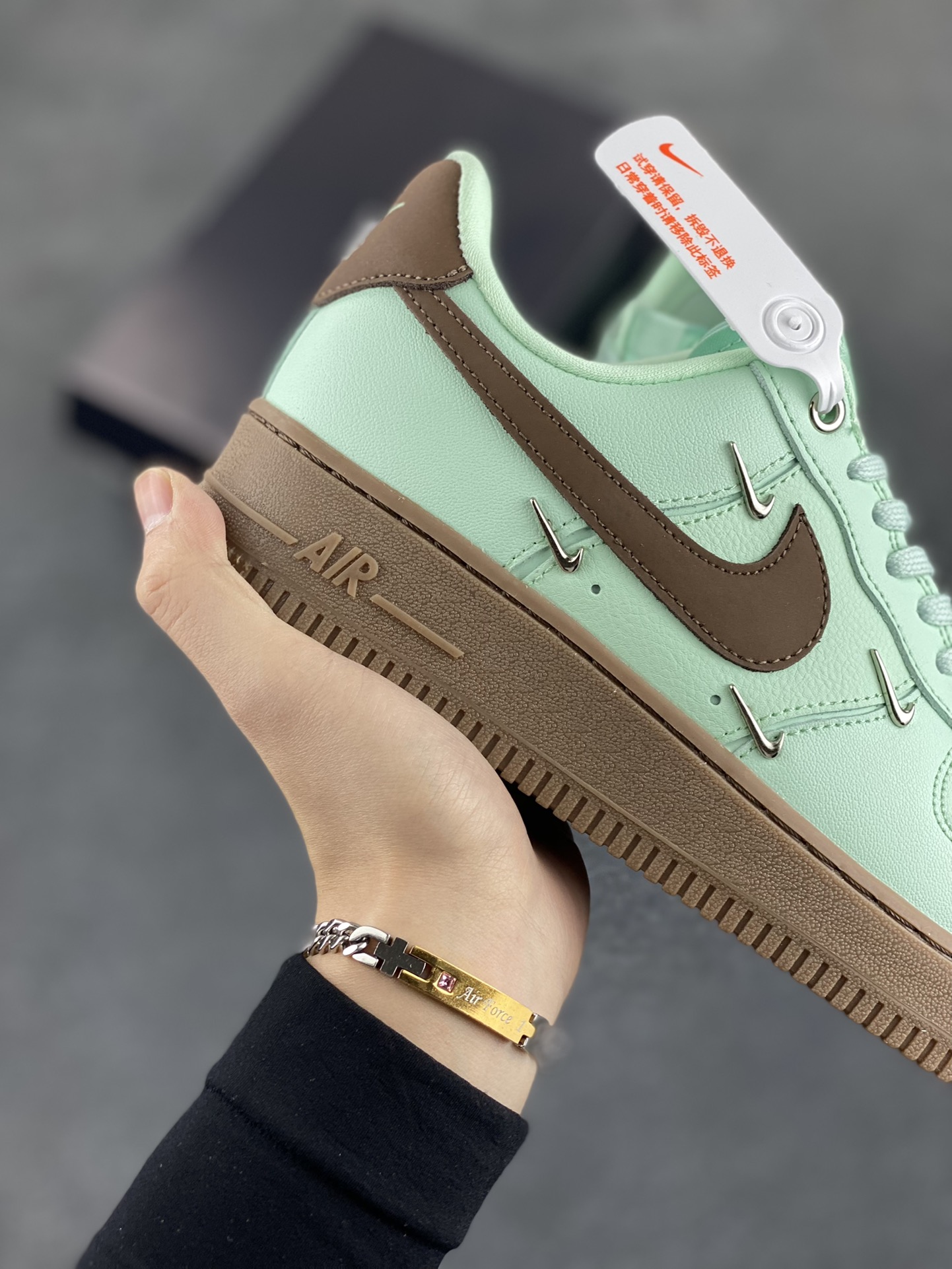图片[6]-Nike Air Force 1 Low 07 蒂芙尼绿四铁钩 空军一号低帮运动休闲板鞋 原楦头原纸板 打造纯正低帮空军版型 专注外贸渠道 全掌内置蜂窝气垫 原盒配件 原厂中底钢印、拉帮完美 货号：IB8894-329 尺码：36 36.5 37.5 38 38.5 39 40 40.5 41 42 42.5 43 44 44.5 45-选品中心
