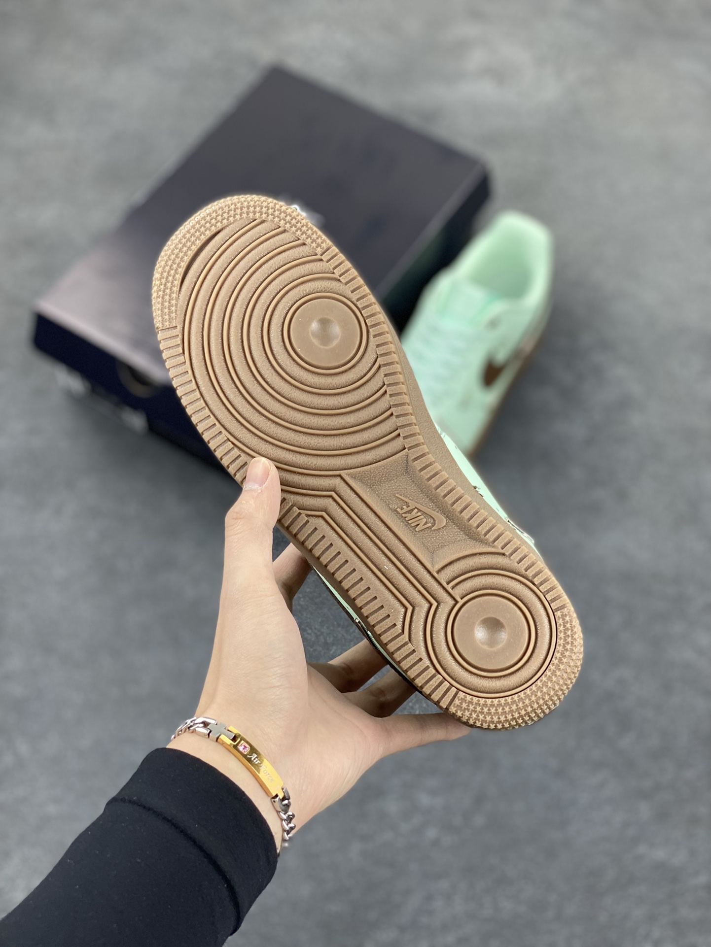 图片[5]-Nike Air Force 1 Low 07 蒂芙尼绿四铁钩 空军一号低帮运动休闲板鞋 原楦头原纸板 打造纯正低帮空军版型 专注外贸渠道 全掌内置蜂窝气垫 原盒配件 原厂中底钢印、拉帮完美 货号：IB8894-329 尺码：36 36.5 37.5 38 38.5 39 40 40.5 41 42 42.5 43 44 44.5 45-选品中心