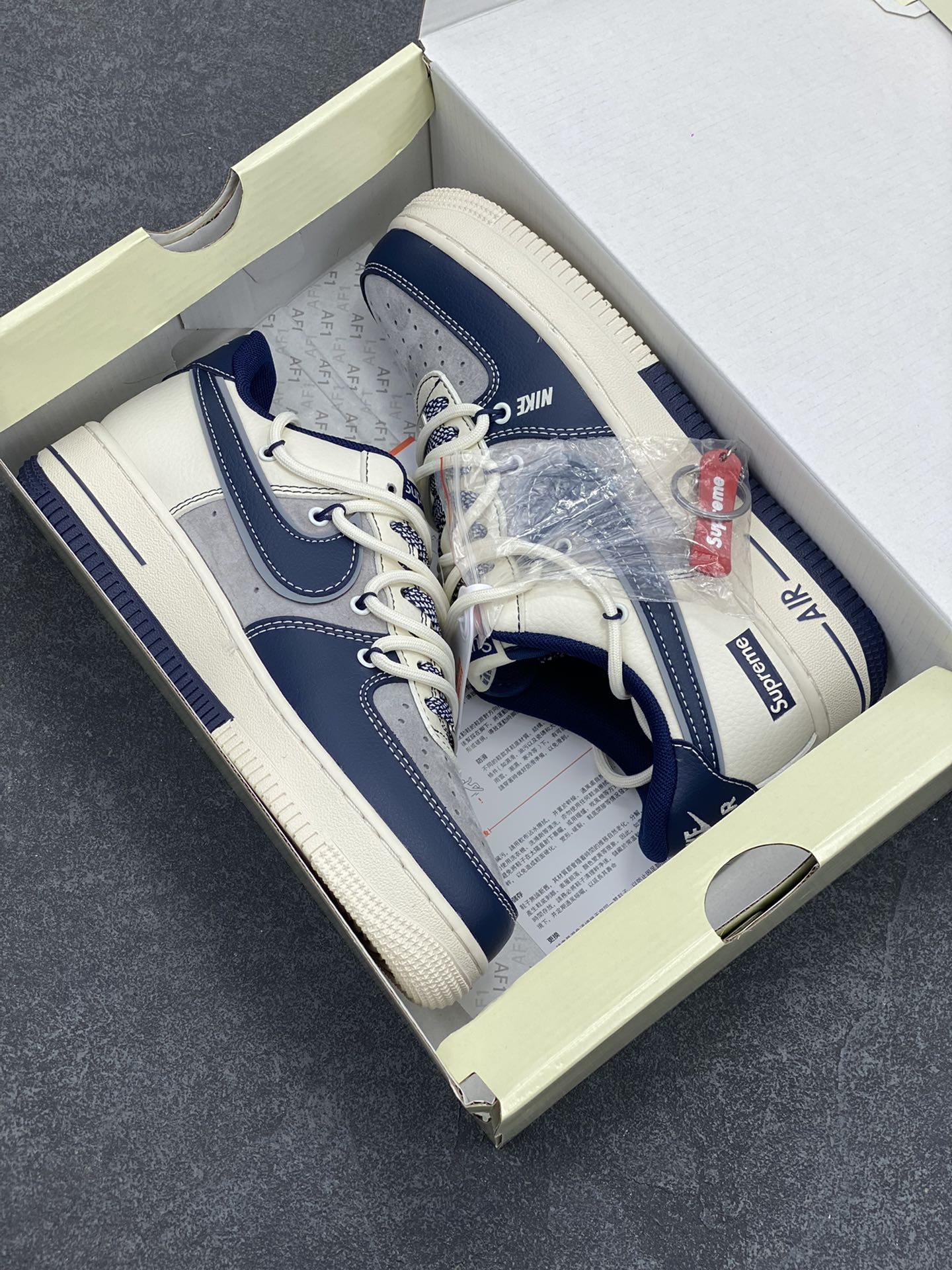 图片[9]-NIke Air Force 1 \’07 Low “Supreme联名——米蓝双色”空军一号 低帮 运动鞋 休闲鞋 折边针车 工艺难度大 原楦头原纸板 原装鞋盒 定制五金配件 内置全掌气垫 原厂鞋底 货号：DM6688-018 尺码：36 36.5 37.5 38 38.5 39 40 40.5 41 42 42.5 43 44 44.5 45-选品中心