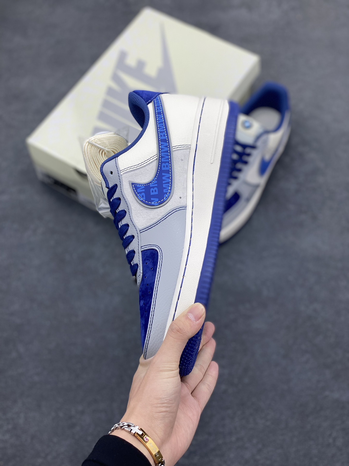 图片[3]-NIke Air Force 1 \’07 Low “宝马联名——蓝天白云”空军一号 低帮 运动鞋 休闲鞋 折边针车 工艺难度大 原楦头原纸板 原装鞋盒 定制五金配件 内置全掌气垫 原厂鞋底 货号：DM6688-017 尺码：36 36.5 37.5 38 38.5 39 40 40.5 41 42 42.5 43 44 44.5 45-选品中心