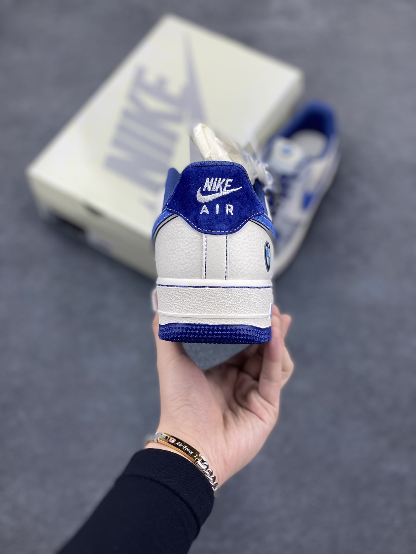 图片[4]-NIke Air Force 1 \’07 Low “宝马联名——蓝天白云”空军一号 低帮 运动鞋 休闲鞋 折边针车 工艺难度大 原楦头原纸板 原装鞋盒 定制五金配件 内置全掌气垫 原厂鞋底 货号：DM6688-017 尺码：36 36.5 37.5 38 38.5 39 40 40.5 41 42 42.5 43 44 44.5 45-选品中心