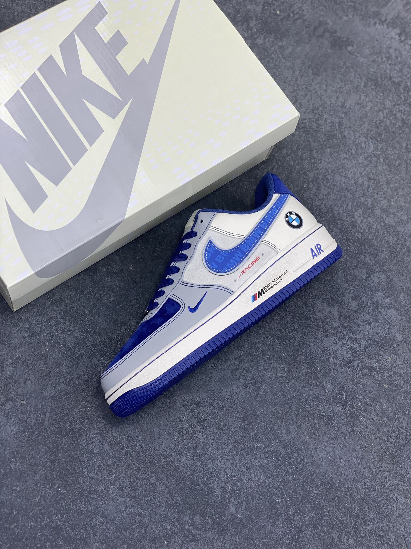 图片[7]-NIke Air Force 1 \’07 Low “宝马联名——蓝天白云”空军一号 低帮 运动鞋 休闲鞋 折边针车 工艺难度大 原楦头原纸板 原装鞋盒 定制五金配件 内置全掌气垫 原厂鞋底 货号：DM6688-017 尺码：36 36.5 37.5 38 38.5 39 40 40.5 41 42 42.5 43 44 44.5 45-选品中心