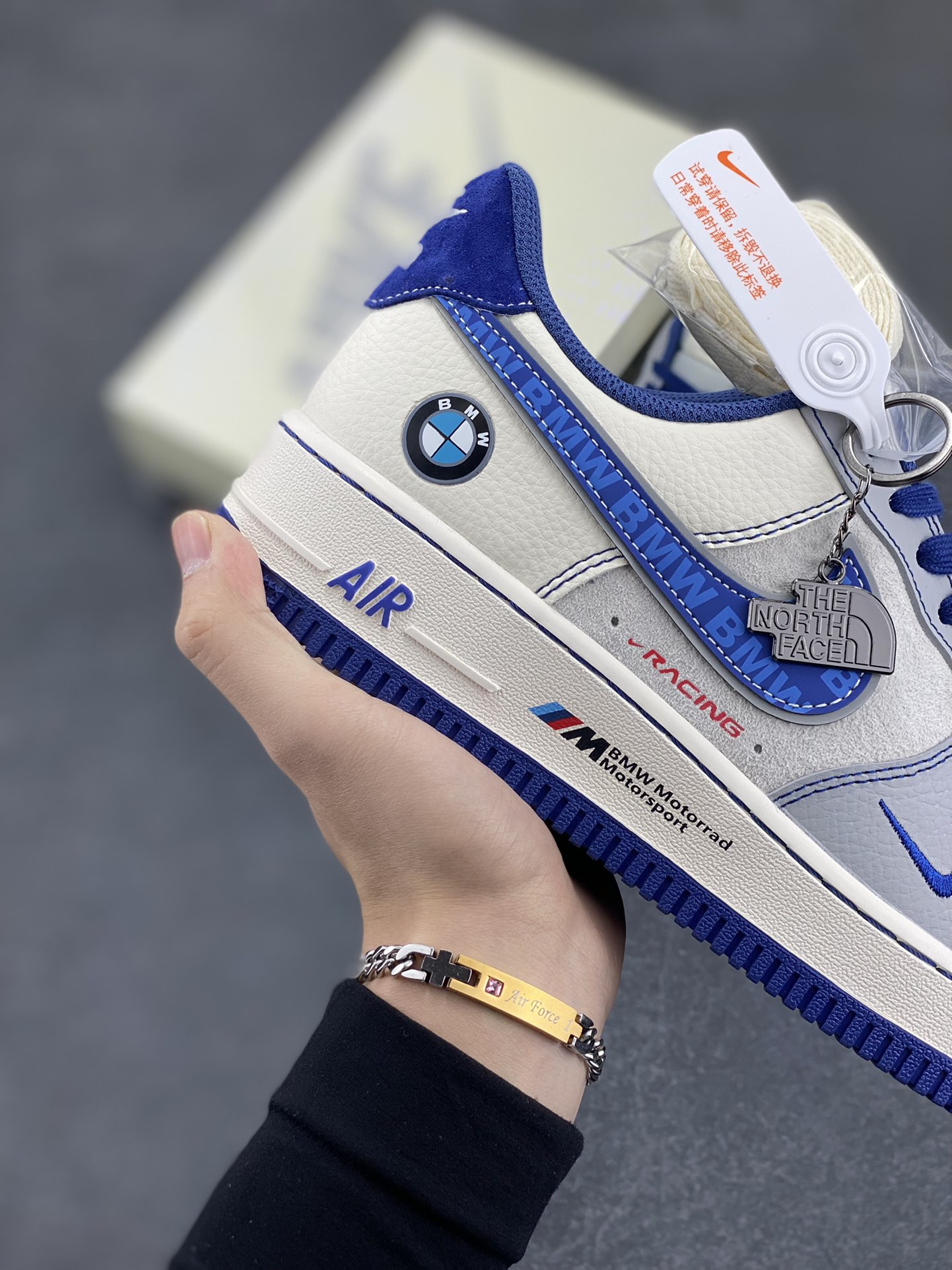 图片[6]-NIke Air Force 1 \’07 Low “宝马联名——蓝天白云”空军一号 低帮 运动鞋 休闲鞋 折边针车 工艺难度大 原楦头原纸板 原装鞋盒 定制五金配件 内置全掌气垫 原厂鞋底 货号：DM6688-017 尺码：36 36.5 37.5 38 38.5 39 40 40.5 41 42 42.5 43 44 44.5 45-选品中心