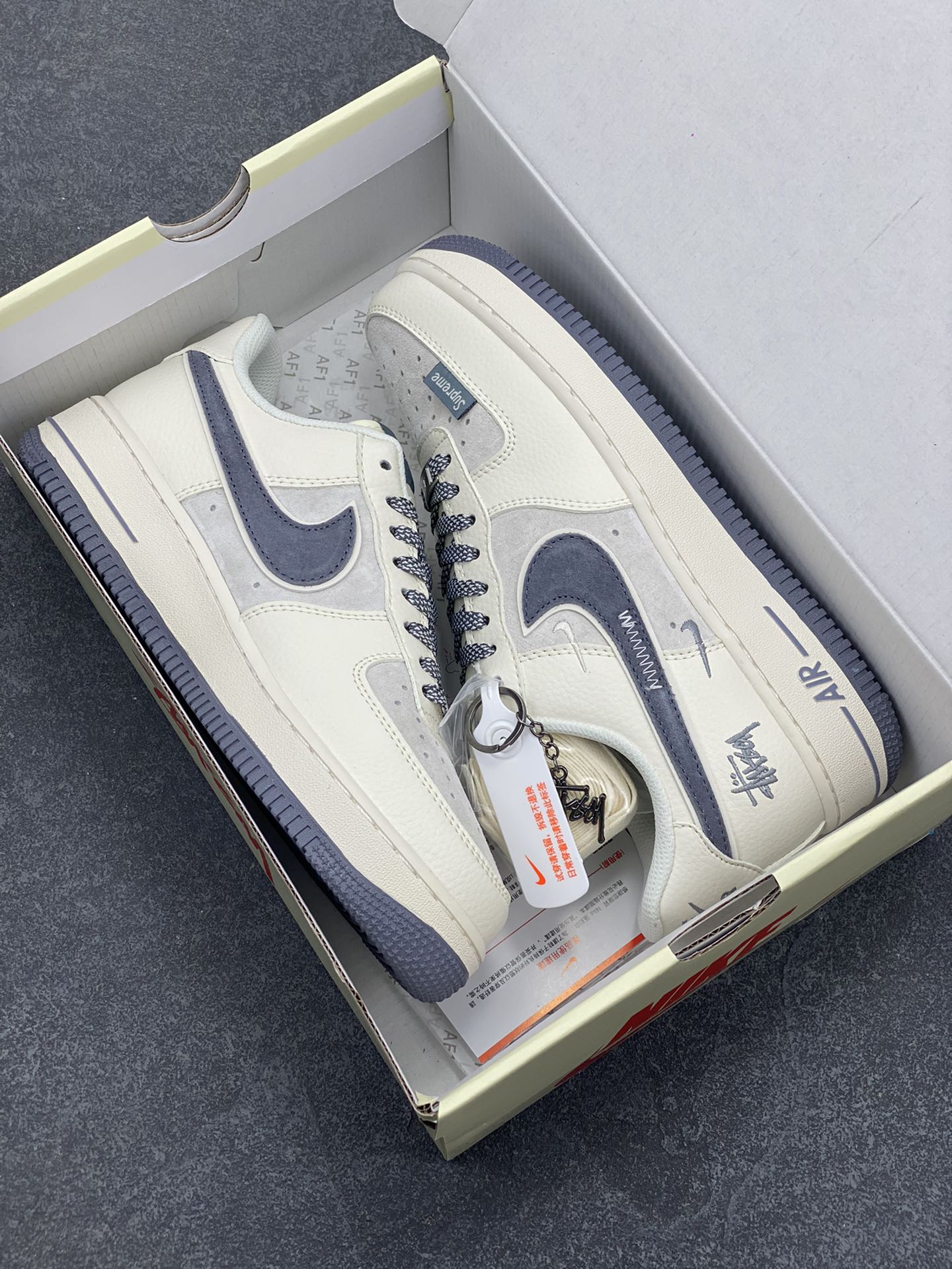 图片[9]-NIke Air Force 1 \’07 Low “斯图西联名——米灰刺绣勾”空军一号 低帮 运动鞋 休闲鞋 折边针车 工艺难度大 原楦头原纸板 原装鞋盒 定制五金配件 内置全掌气垫 原厂鞋底 货号：DM6688-003 尺码：36 36.5 37.5 38 38.5 39 40 40.5 41 42 42.5 43 44 44.5 45-选品中心