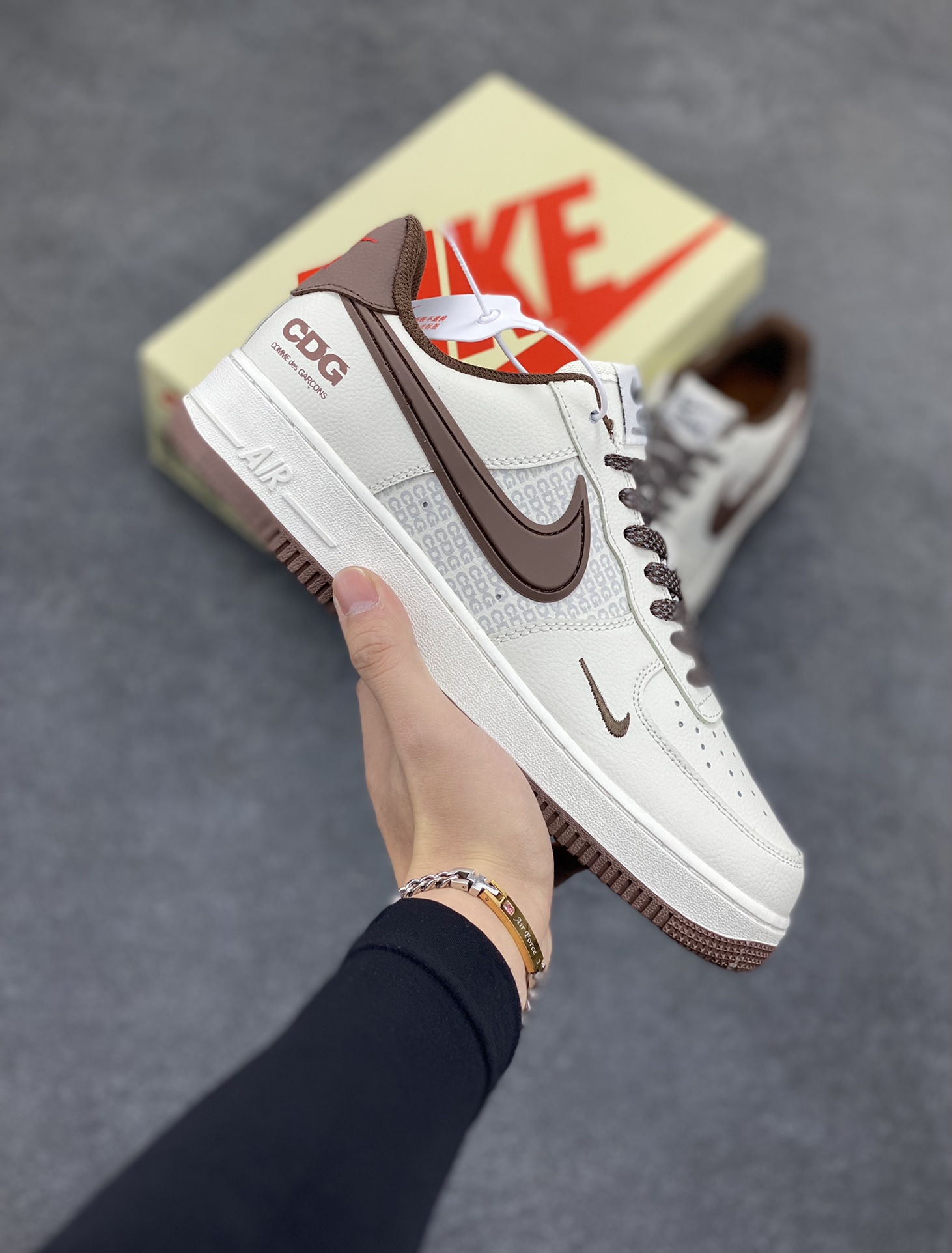 NIKE Air Force1 L 0w X CDG 联名空军一号板鞋 国际街头潮牌CDG正式NIKEAirForce1合作联名原楦头原纸板打造纯正低帮空军版型原盒配件拉帮完美大厂纯原品质出货清洁度电绣工艺皮料切割干净无任何毛边细节完美  货号:CG-240433  尺码:36 36.5 37.5 38 38.5 39 40 40.5 41 42 42.5 43 44 44.5 45-选品中心