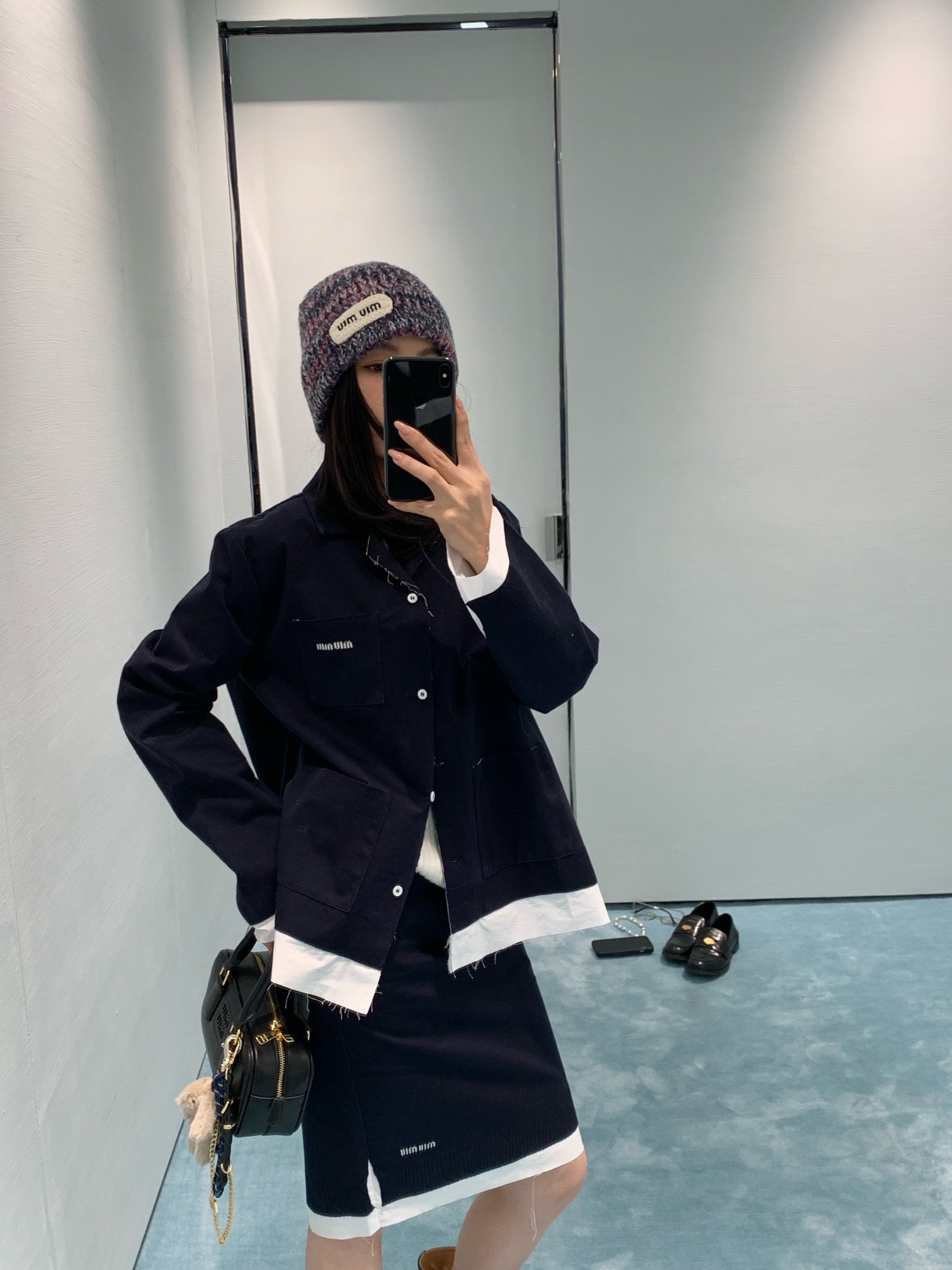 NO:296838,MiuMi* FW autumn and winter new style, micro-label letter jacquard composite shirt jacket丨Original development!  High-end production!  The shaping process is cleverly used to make it simple and unique!  Use some high-purity colors to perform bold contrasting splicing to show the brand's consistent avant-garde and mixed style, full of bold and personalized, wide-shaped design covers flesh and makes it look slimming, can be matched with a series of shirts and skirts, full of college atmosphere SML, miumiu, skirts, jackets & coats,shirts, alexander wang19860909批MiuMi* FW秋冬新款 微标字母提花复合衬衫外套丨原版开发！高版出品！ 巧妙地运用了塑形工艺,使得简约不失特色！运用一些高纯度的色彩,进行大胆的撞色拼接,展现出品牌一贯的前卫与混搭风格,充满大胆且充满个性,阔型的设计遮肉显瘦,可与系列衬衫 半裙一套搭配,满满的学院风氛围感 现货 SML,,miumiu,skirts,jackets & coats,shirts,alexander wang,Women's clothing