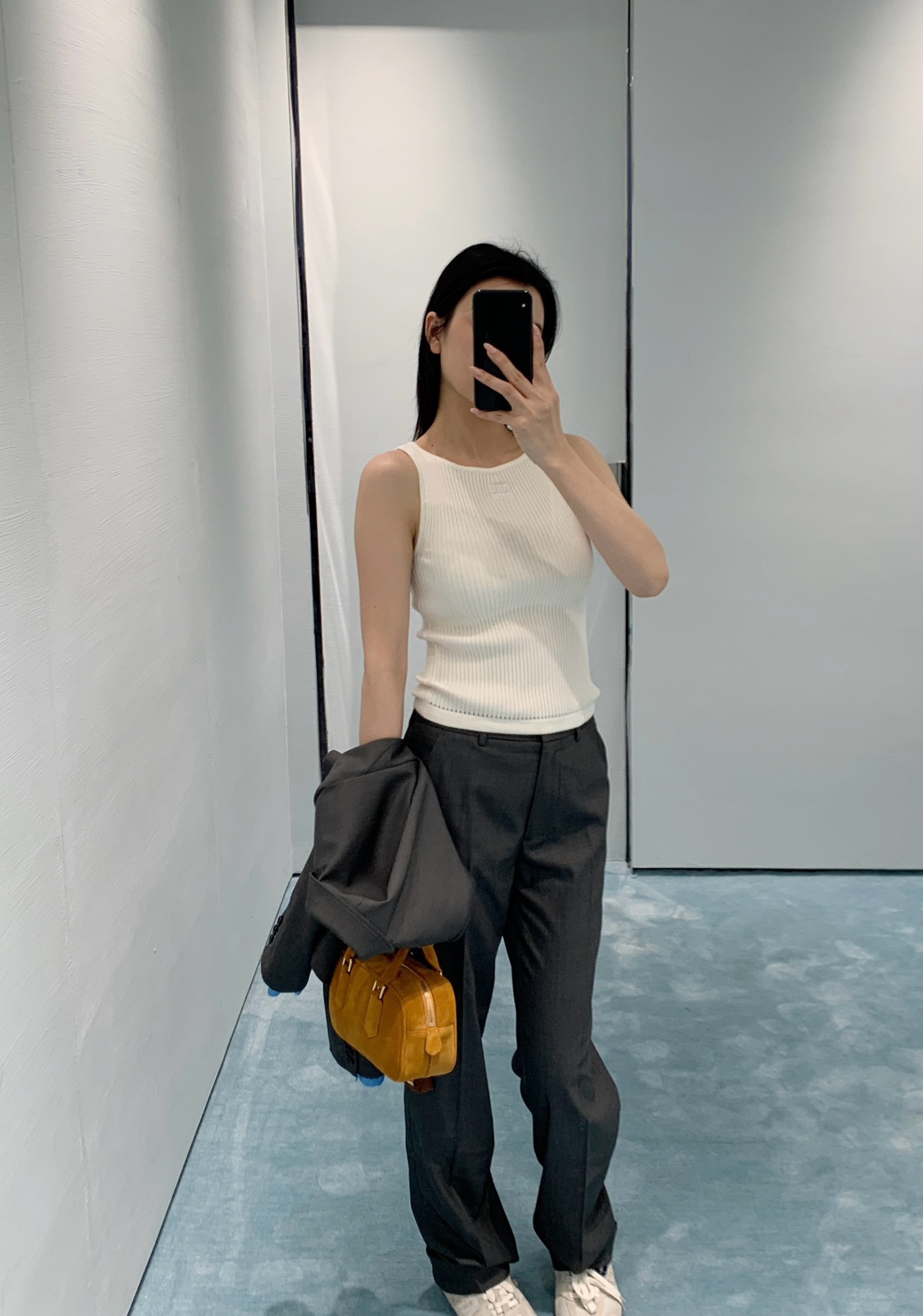 NO:296828,Batch Miu new trousers high-waist wide-leg trousers!  New products have been released in hot trousers, with huge and beautiful trousers, and it is OK to match with all kinds of T-shirts and shirts!  A formal and daily tuning!  Unsaturated gray color matching is very high-end!  Exclusive in stock!  SML, miumiu,shirts,alexander wang19860909批 Miu新款西裤高腰阔腿长裤！爆款长裤又出新品,巨好看的裤型,搭配各类体恤衬衫都OK！正式中带一点日常的调调！不饱和灰配色巨高级！独家现货供应！SML,,miumiu,shirts,alexander wang,Women's clothing