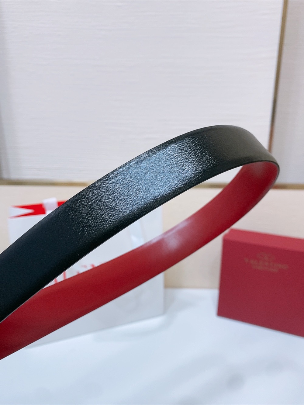 Valentino Vlogo Belt: Shallow Pill Signature, Schwarlow Stripes, 3cm Width. - 图片 5