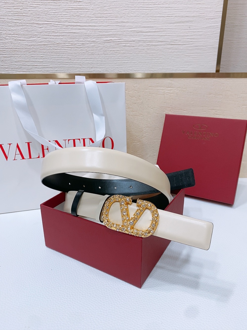 Ms. Valentino’s Belt: Vlogo Signature in Oxen Skin with Schwarlow Stripes, 3cm Width - 图片 2