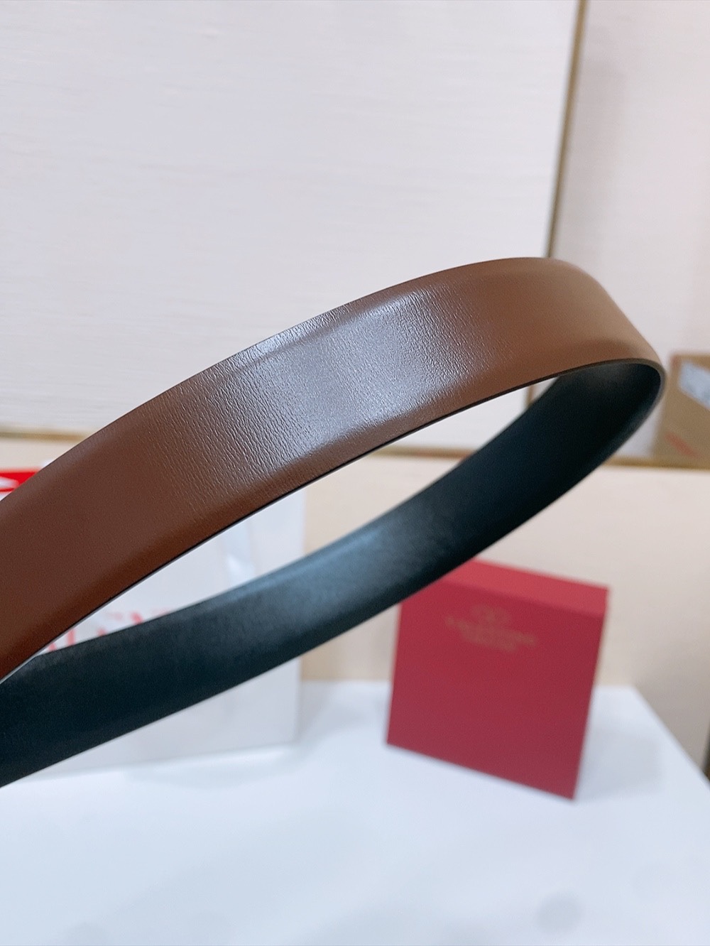 Valentino Vlogo Belt Purchase Guide: Shallow Pill Design, Schwarlow Stripes, 3cm Width - 图片 4
