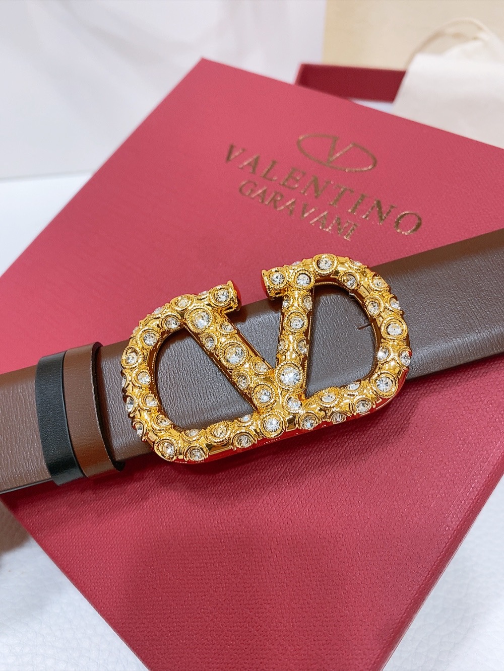 Valentino Vlogo Belt Purchase Guide: Shallow Pill Design, Schwarlow Stripes, 3cm Width - 图片 3