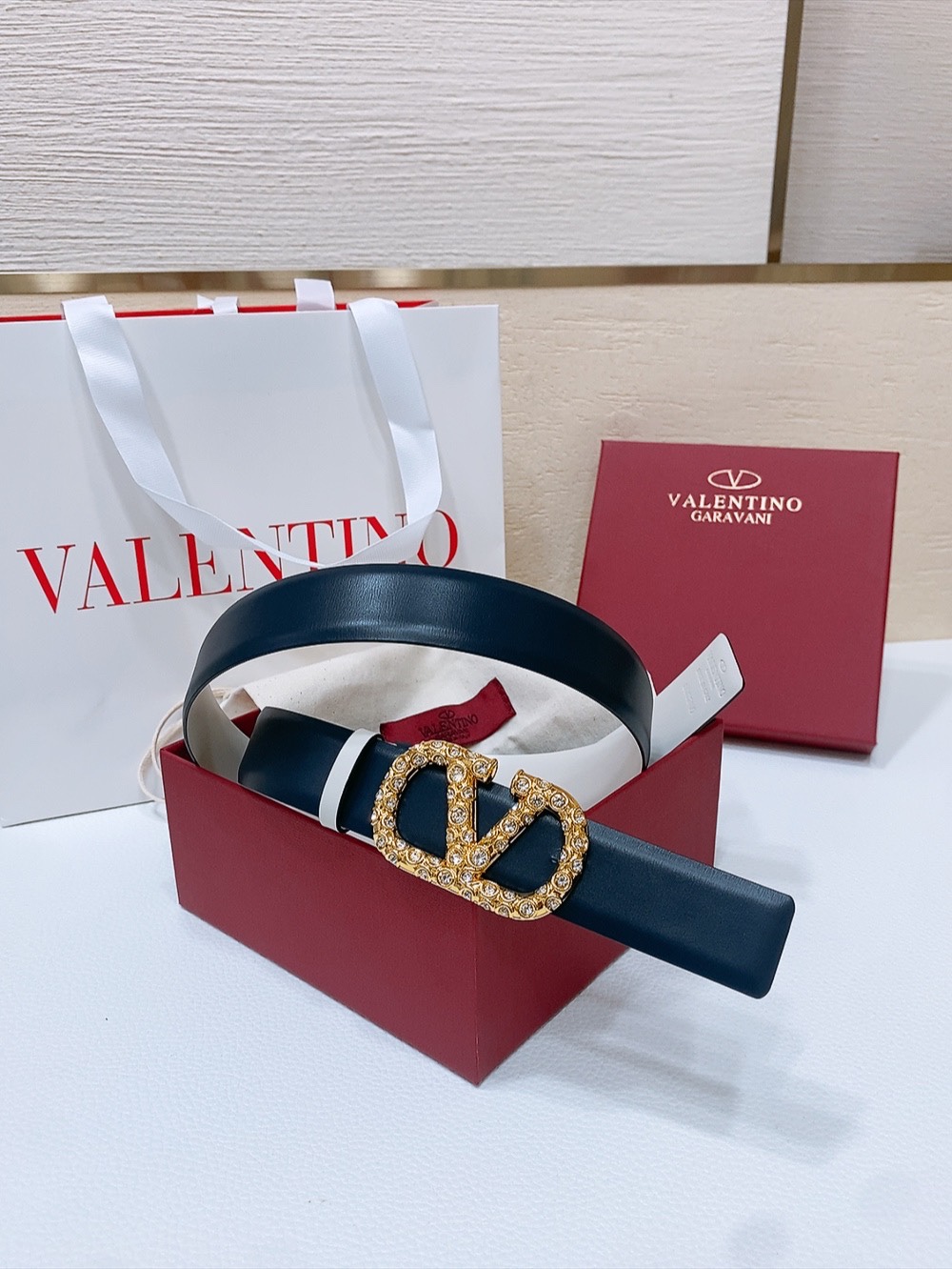 Valentino Vlogo Belt Purchase Guide: Shallow Pill Design, Schwarlow Stripes, 3cm Width - 图片 2