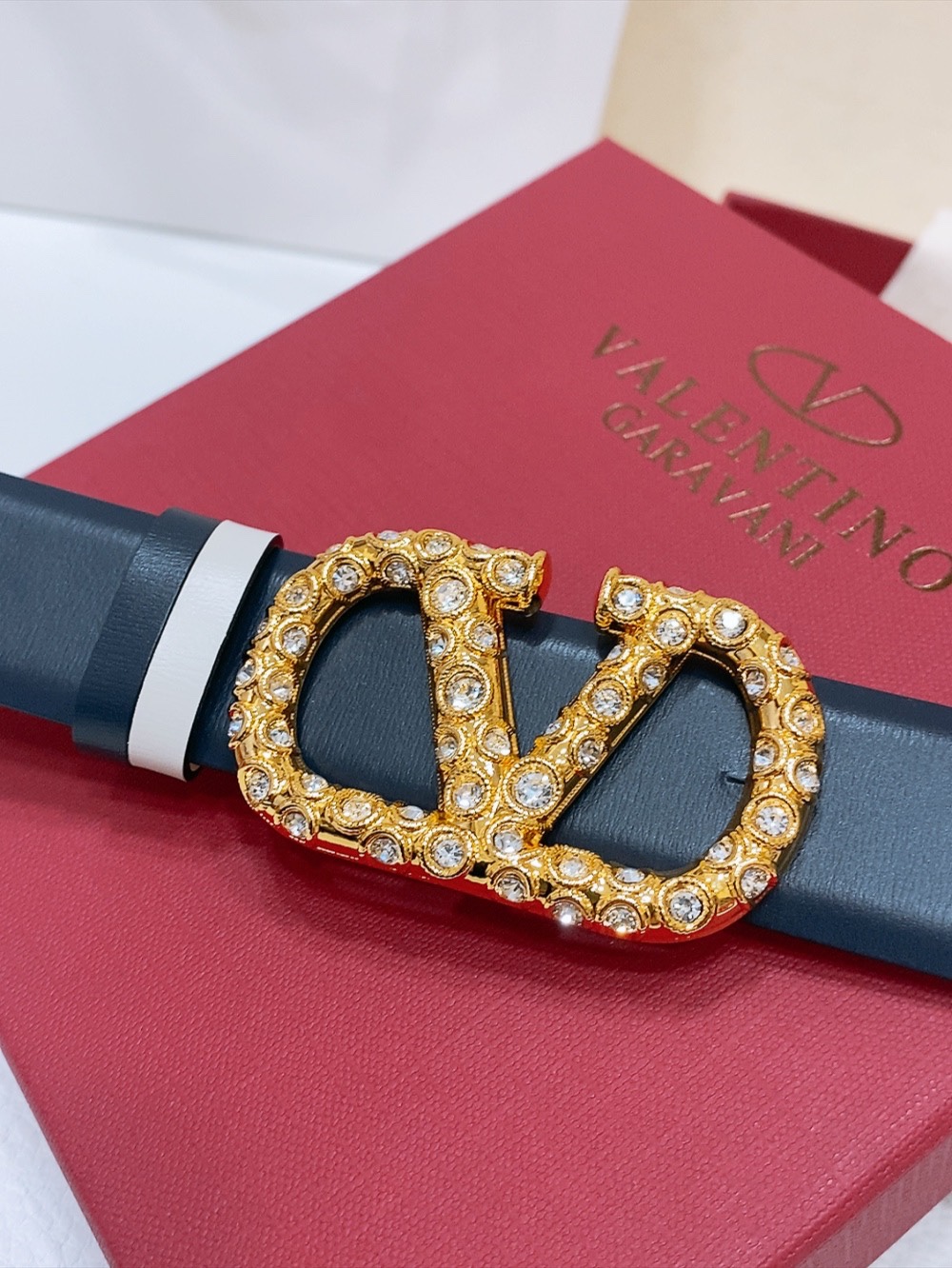 Valentino Vlogo Belt Purchase Guide: Shallow Pill Design, Schwarlow Stripes, 3cm Width - 图片 4