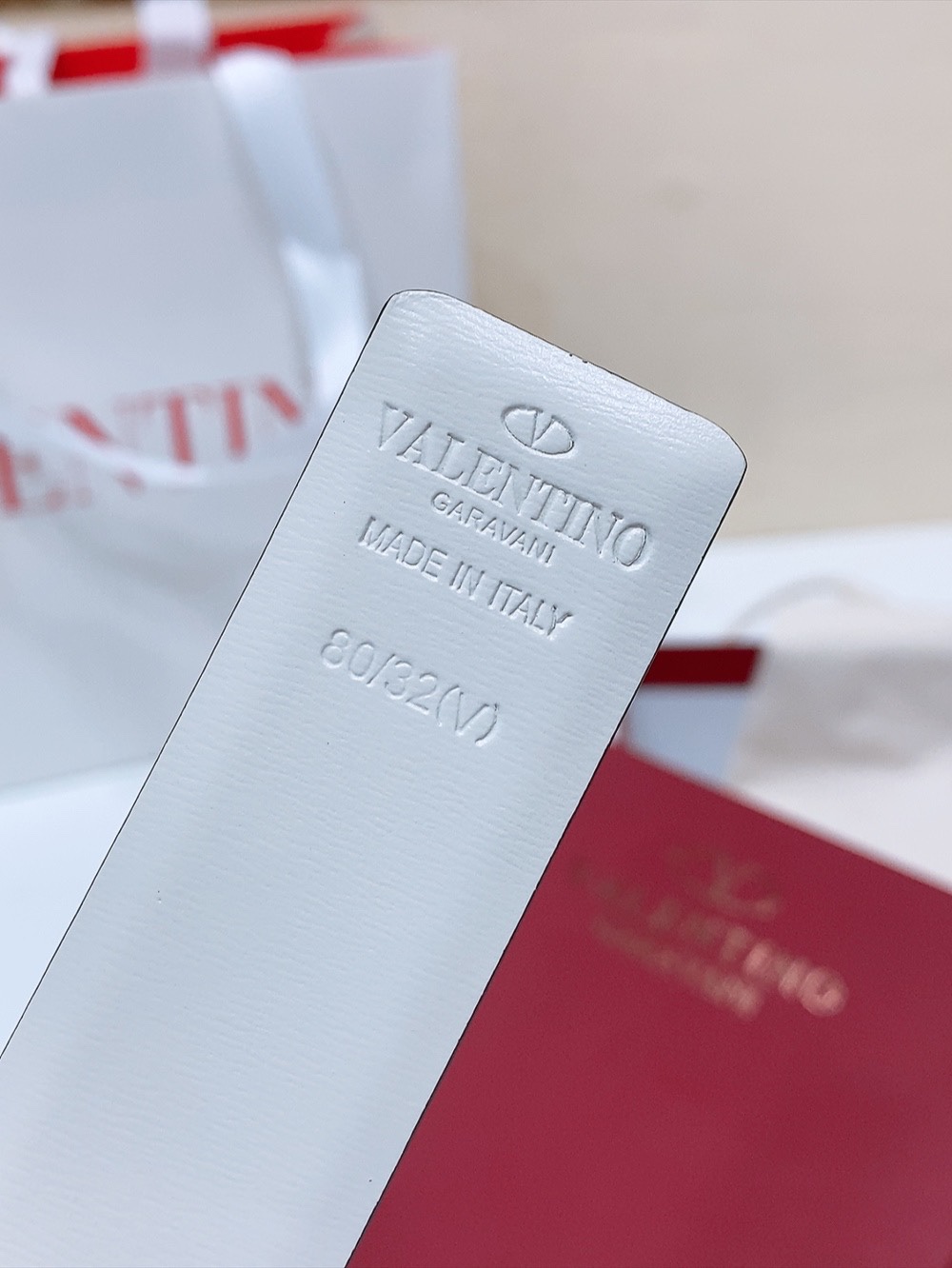 Valentino Vlogo Belt Purchase Guide: Shallow Pill Design, Schwarlow Stripes, 3cm Width - 图片 5