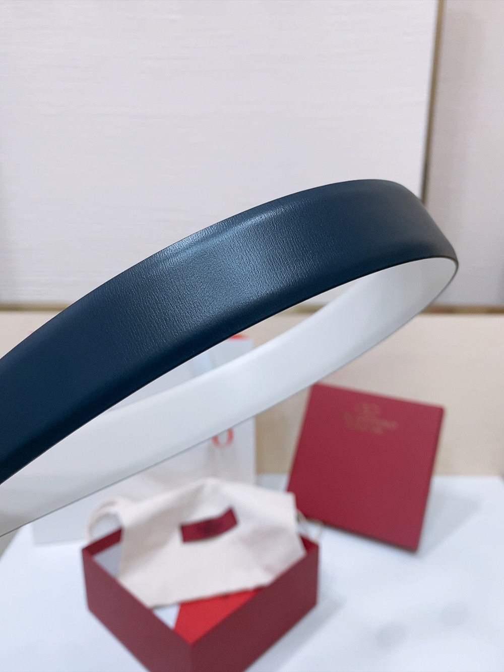 Valentino Vlogo Belt Purchase Guide: Shallow Pill Design, Schwarlow Stripes, 3cm Width - 图片 3