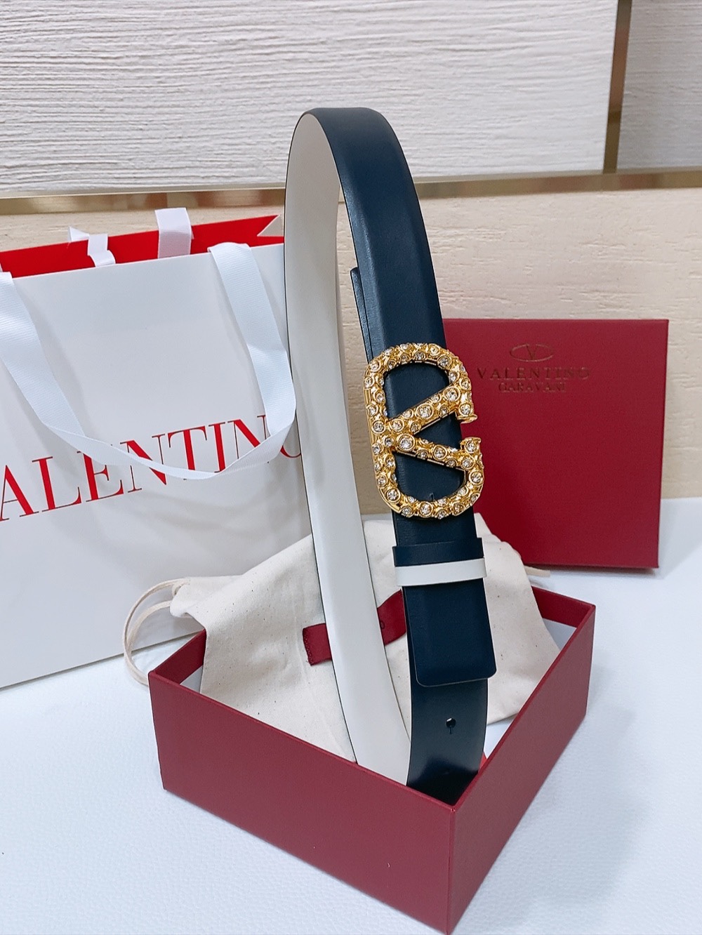 Valentino Vlogo Belt Purchase Guide: Shallow Pill Design, Schwarlow Stripes, 3cm Width - 图片 6