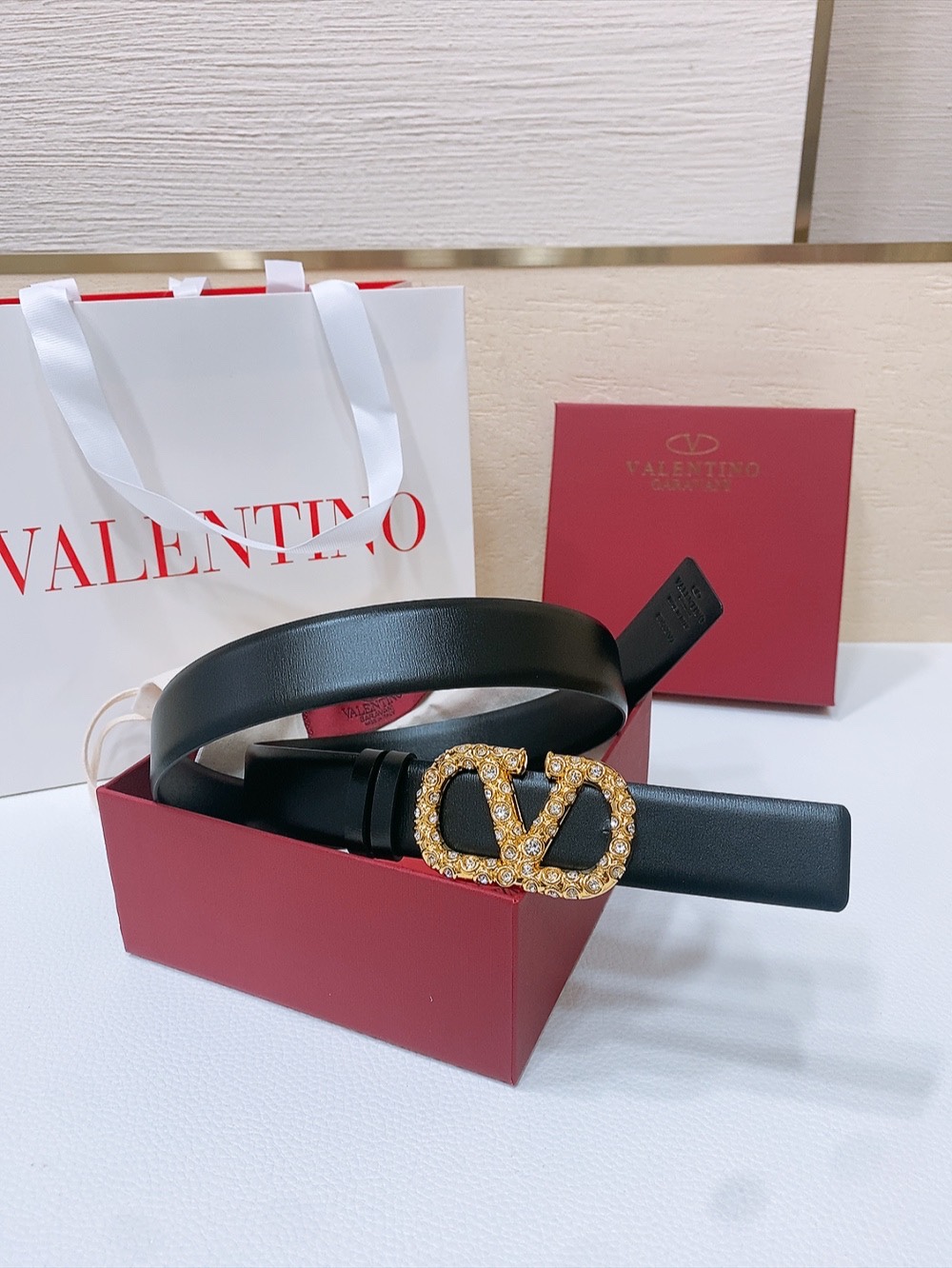 Valentino Vlogo Belt: Shallow Pill Design with Schwarlow Stripes, 3cm Width. - 图片 2