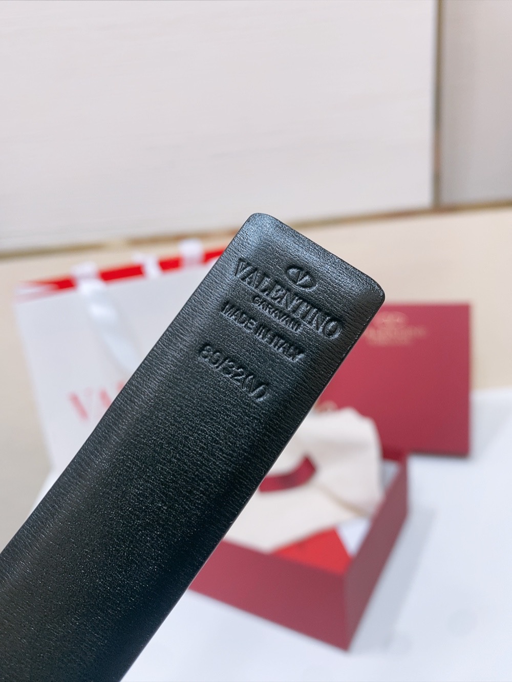 Valentino Vlogo Belt Purchase Guide: Schwarlow Stripes, Oxen Skin Import, 3cm Width - 图片 4