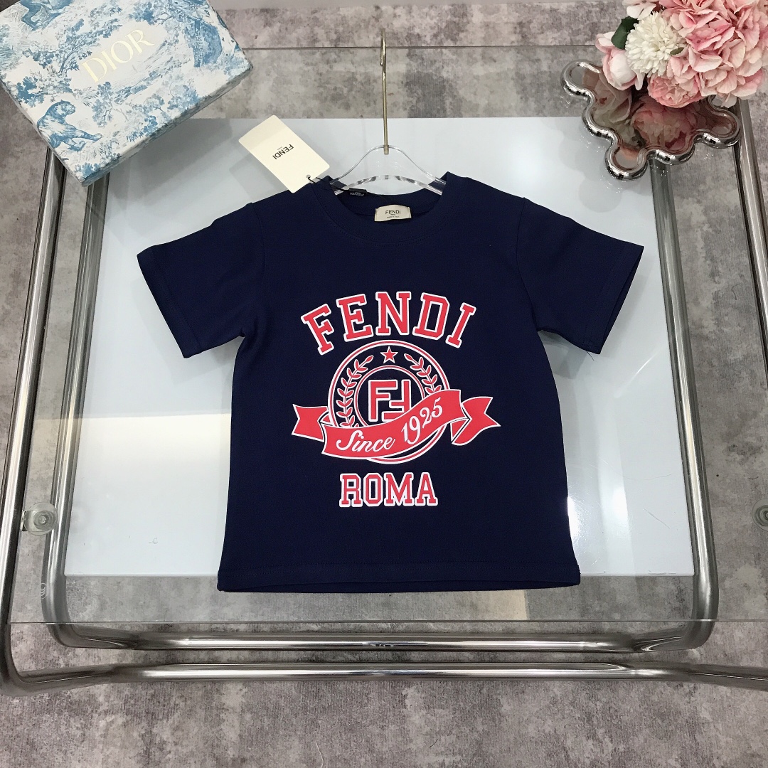 NO:210302,Spot FEND* /SS New logo print Round neck short-sleeved T-shirt New summer style ~ combed cotton fabric skin-friendly and refreshing, wide neckline design, comfortable upper body and breathable, wide threaded neckline design, high-end fashionable style, imported high-end customized high-quality organic cotton fabric, comfortable and breathable, the upper body effect is very good Color Apricot color Navy blue Size-110-120-130-140-150 [CM] Requires counter packaging, clothes, fendi, T-shirt, tees, t-shirt,19860909现货发   FEND* /SS 全新logo印花 圆领短袖T恤 夏季新款～精梳棉面料亲肤透爽 领口加宽设计上身舒适透气又高级 宽大螺纹领口设计 高级时髦款,采用进口高端定制精选优质有机棉面料 舒适透气 上身效果非常好 颜色 杏色 藏蓝色 尺码-110-120-130-140-150【CM】 需要专柜包装元,衣服,fendi,T-shirt,tees，t-shirt,,Children's