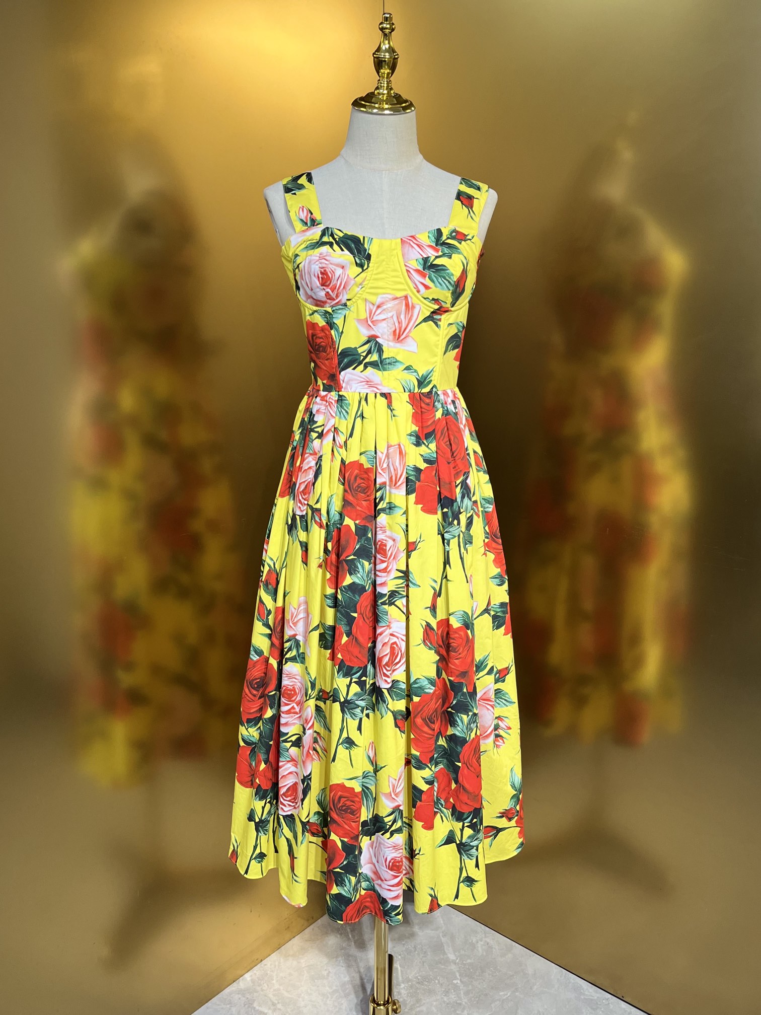 NO:896975,DG new yellow bottom rose cotton waistband suspender dress smlxlxxl, Dolce & Gabbana-clothing, Dolce&Gabbana, skirts,19860909DG新款 黄底玫瑰花 棉布收腰打揽 吊带连衣裙 smlxlxxl,杜嘉班纳-服装,Dolce&Gabbana,skirts,,Women's clothing