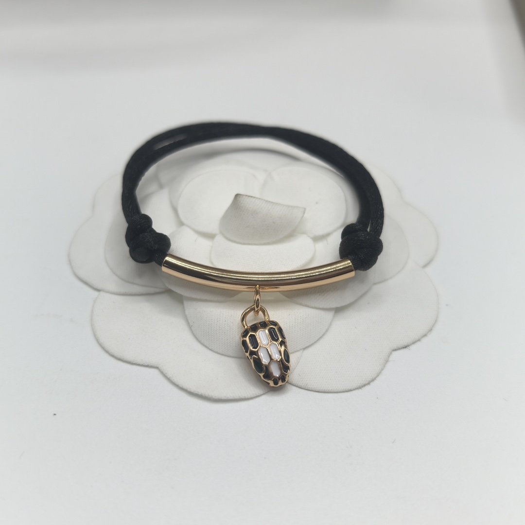 NO:102613,Bulgari enamel spirit snake red rope year of the year of the snake adjustable hand jewelry, Bulgari bracelet, bvlgari, bracelet19860909宝格丽珐琅灵蛇红绳本命年蛇年可调节手饰,宝格丽手链,bvlgari,bracelet,Jewelry