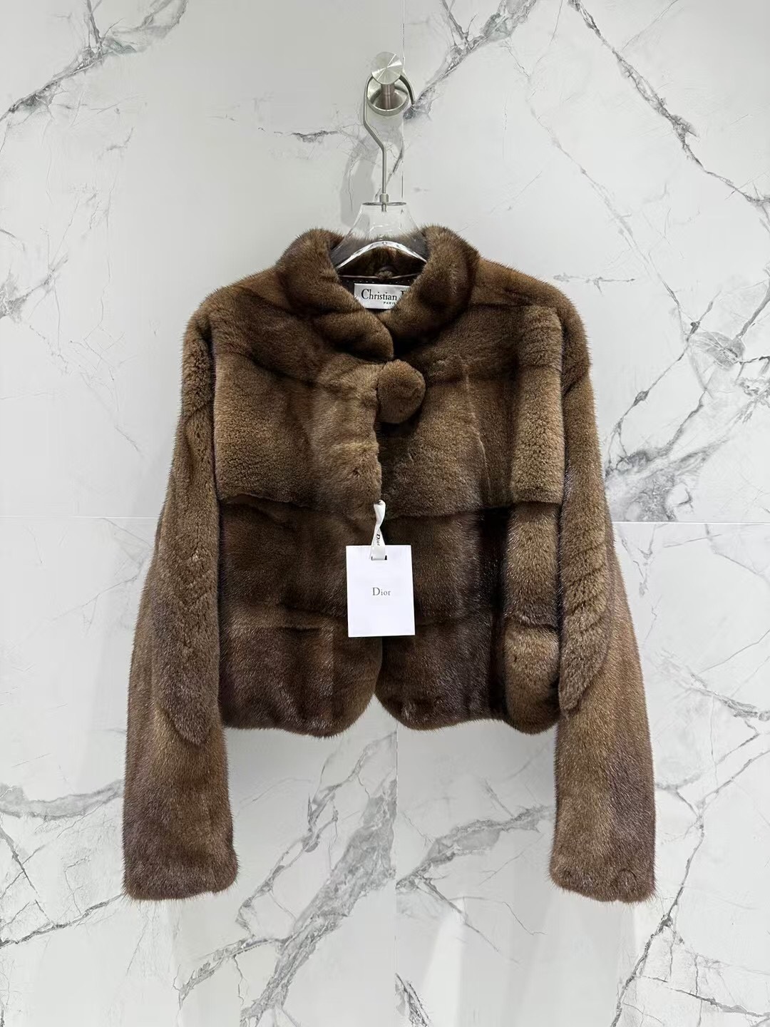 NO:637544,Advanced Customization Handicraft Workshop Series Show Style Original Purchased and Developed 1:1 Original ZP Mold Customization Top Quality Dio*r Whole Mink New Mink | Imported Purple Label Grade Velvet Round Neck Mink Jacket Soft and light to the touch The needles are flush and just the right round neck design Simple wear can present a simple yet exquisite dress style Exquisite temperament Small loose fit  Size36-38-40-42,Dior-clothing,dior,dior,jackets & coats,alexander wang19860909高级定制手工坊系列 秀款 原版购入开发 1:1原版ZP开模定制 顶级品质 Dio*r 迪*奥 整貂 水貂上新｜ 进口紫标级天鹅绒圆领水貂外套 触感柔软轻盈 毛针齐平 恰到好处的圆领设计 简单穿搭就能呈现简约而不失精致的着装风格精致气质款 小宽松 Size36-38-40-42,迪奥-服装,dior,dior,jackets & coats,alexander wang,Women's clothing