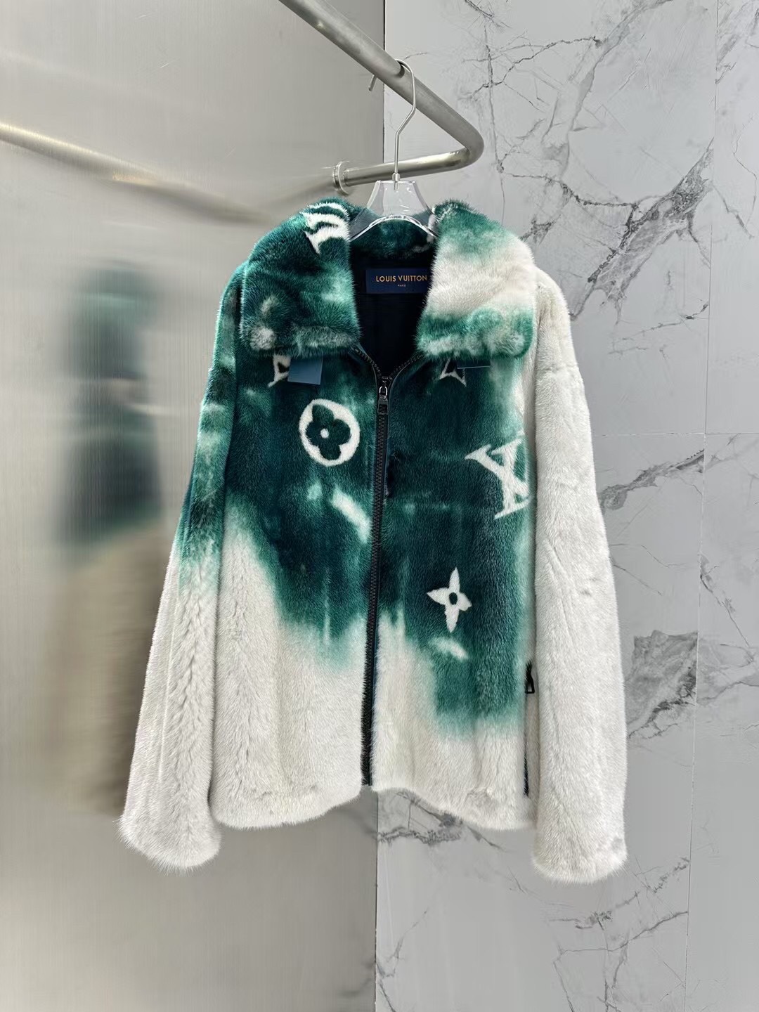 NO:637540,New style men's model Original purchase and development 1:1 original ZP mold customization Top quality ↘Highest version on the market 1:1 original mold customization ↘Louis Vuitto*n Louis Vuitton mink new arrival ↘Imported Copenhagen velvet mink small female mink whole piece ↘Exquisite temperament model Couple model Size36-38-40-42, Louis Vuitton-clothing, louis  vuitton,louis vuitton,alexander wang19860909新款 男款 原版购入开发 1:1原版ZP开模定制 顶级品质 ↘市场最高版本 1:1原版开模定制 ↘Louis Vuitto*n 路易威*登水貂上新 ↘进口哥本哈根天鹅绒水貂 小母貂整张 ↘精致气质款  情侣款 Size36-38-40-42,路易威登-服装,louis vuitton,louis vuitton,alexander wang,Women's clothing