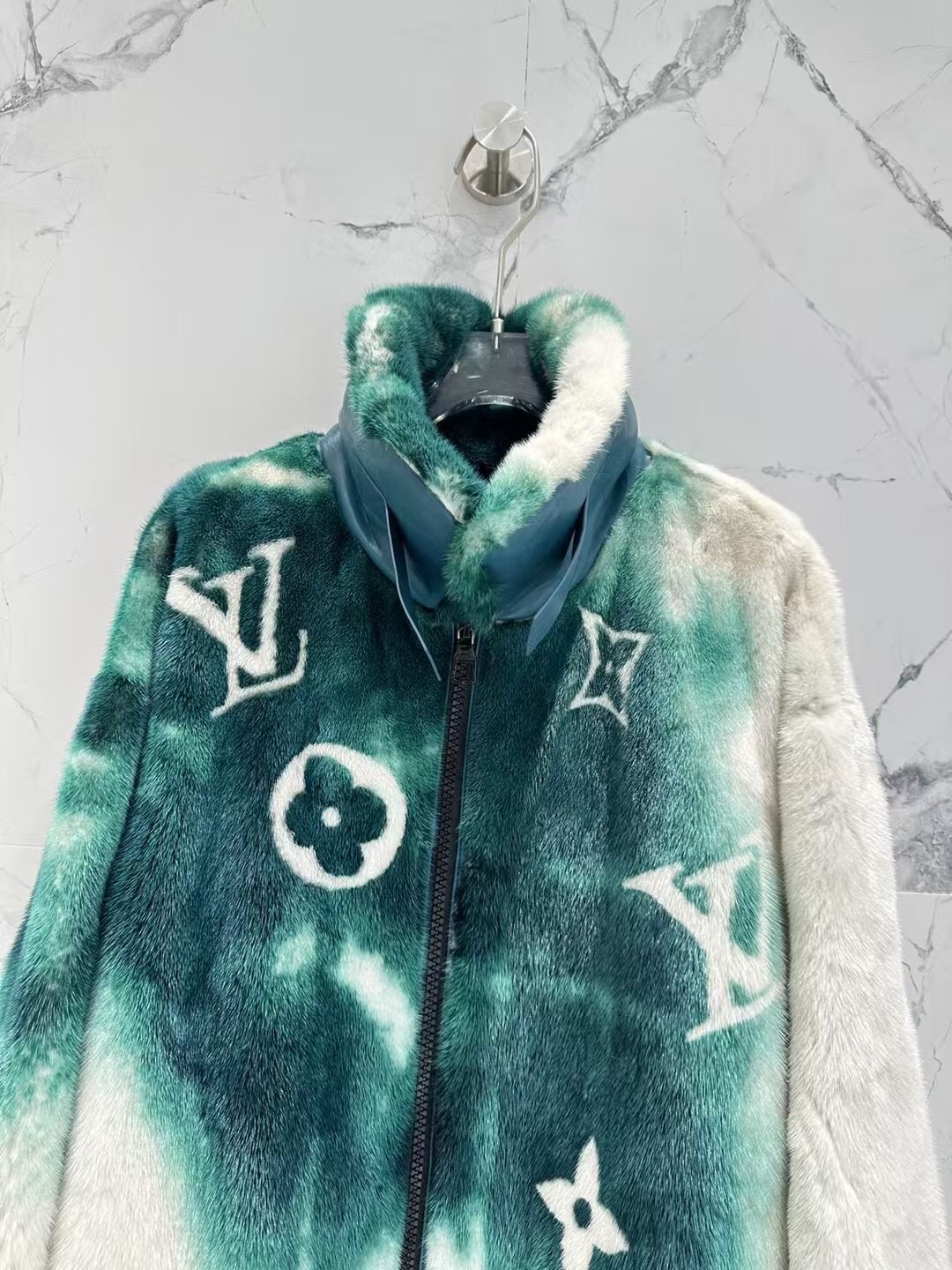 NO:637275,New style men's model Original purchase and development 1:1 original ZP mold customization Top quality ↘Highest version on the market 1:1 original mold customization ↘Louis Vuitto*n Louis Vuitton mink new arrival ↘Imported Copenhagen velvet mink small female mink whole piece ↘Exquisite temperament model Couple model Size36-38-40-42, Louis Vuitton-clothing, louis  vuitton,louis vuitton,alexander wang19860909新款 男款 原版购入开发 1:1原版ZP开模定制 顶级品质 ↘市场最高版本 1:1原版开模定制 ↘Louis Vuitto*n 路易威*登水貂上新 ↘进口哥本哈根天鹅绒水貂 小母貂整张 ↘精致气质款  情侣款 Size36-38-40-42,路易威登-服装,louis vuitton,louis vuitton,alexander wang,Women's clothing