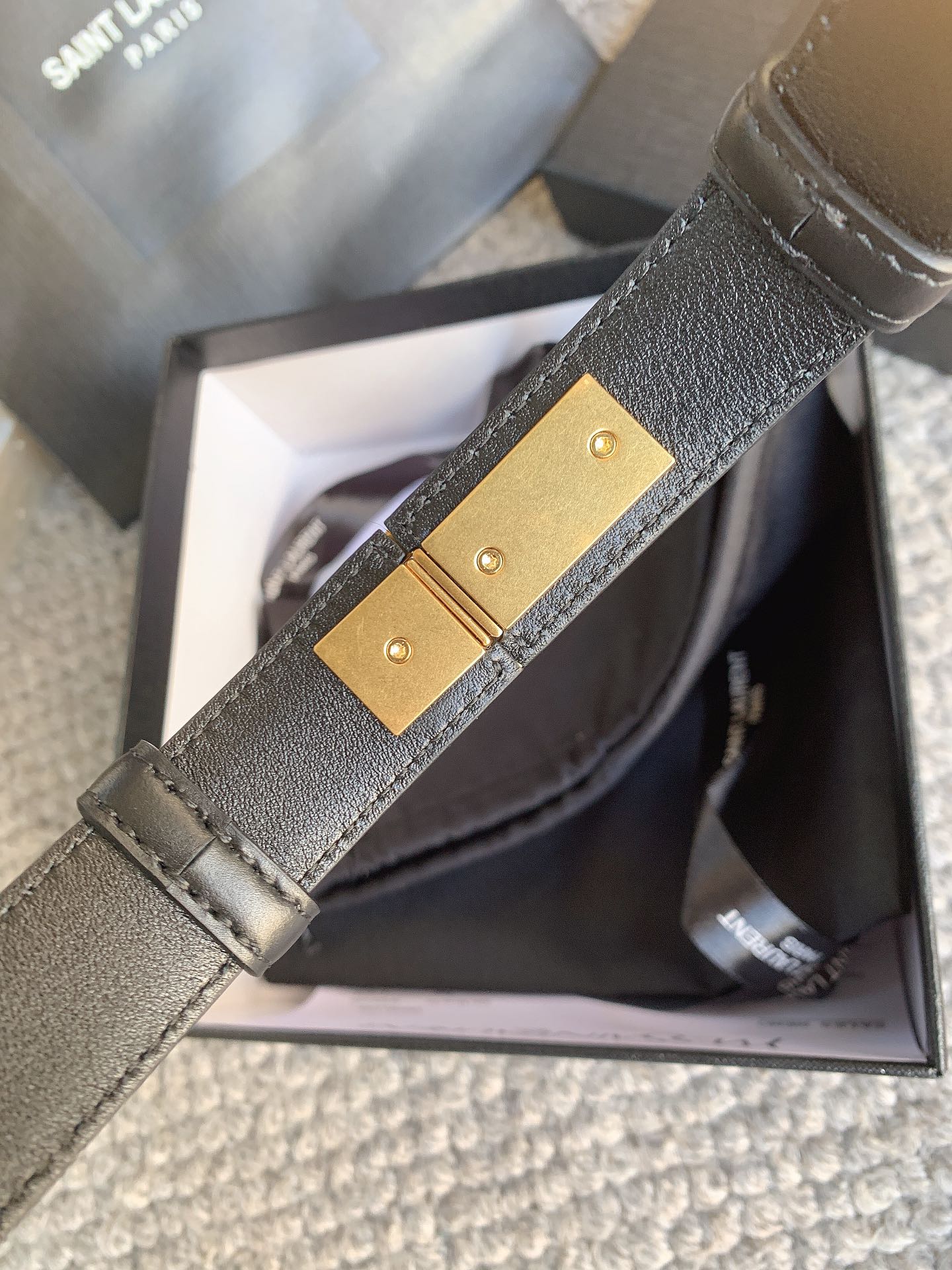 “New St. Roland YSL Stars Launch: Genuine Leather Vietnam Trading Orders” - 图片 3