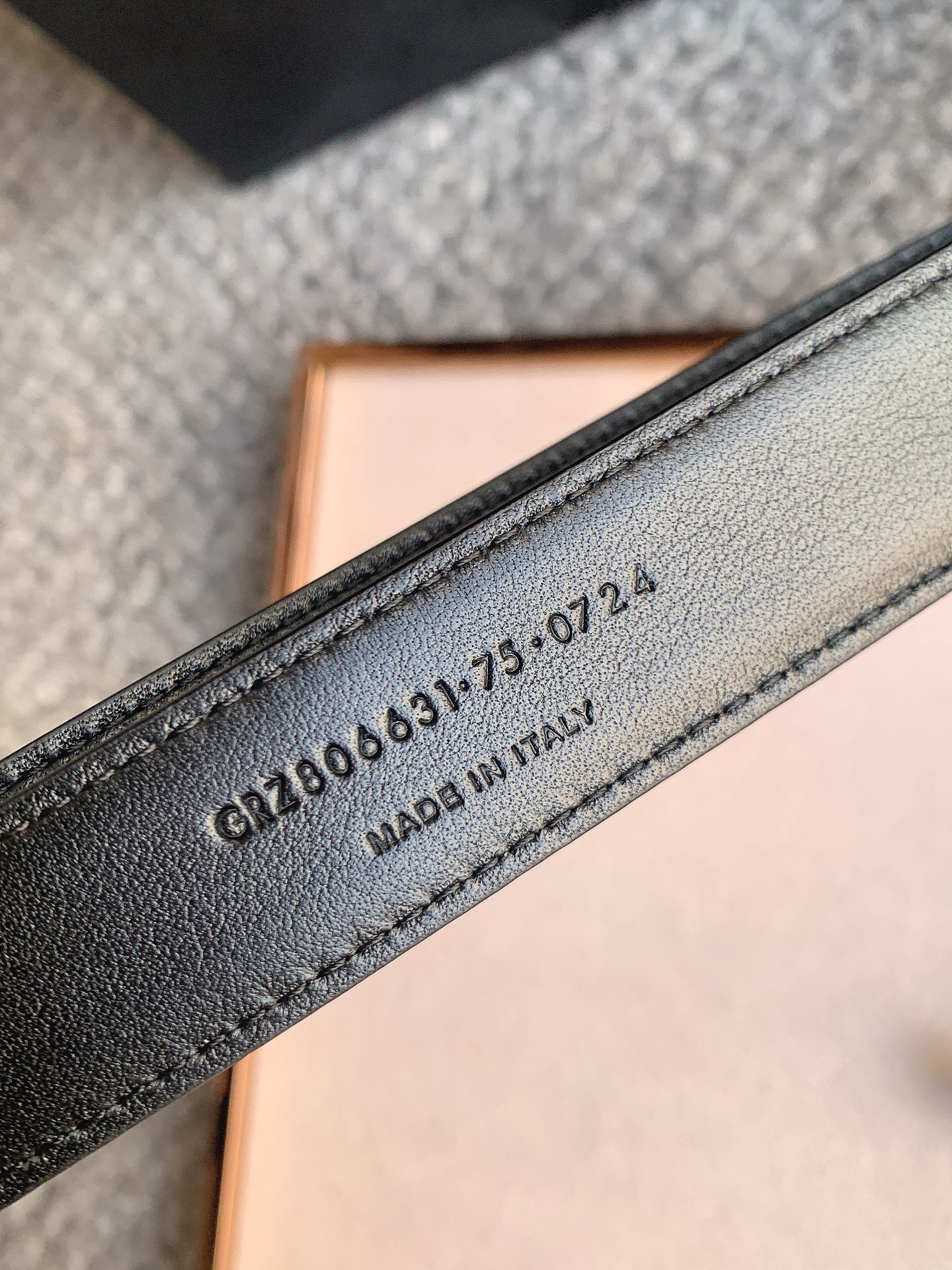 “New St. Roland YSL Stars Launch: Genuine Italian Leather Orders from Vietnam Trading Company” - 图片 2