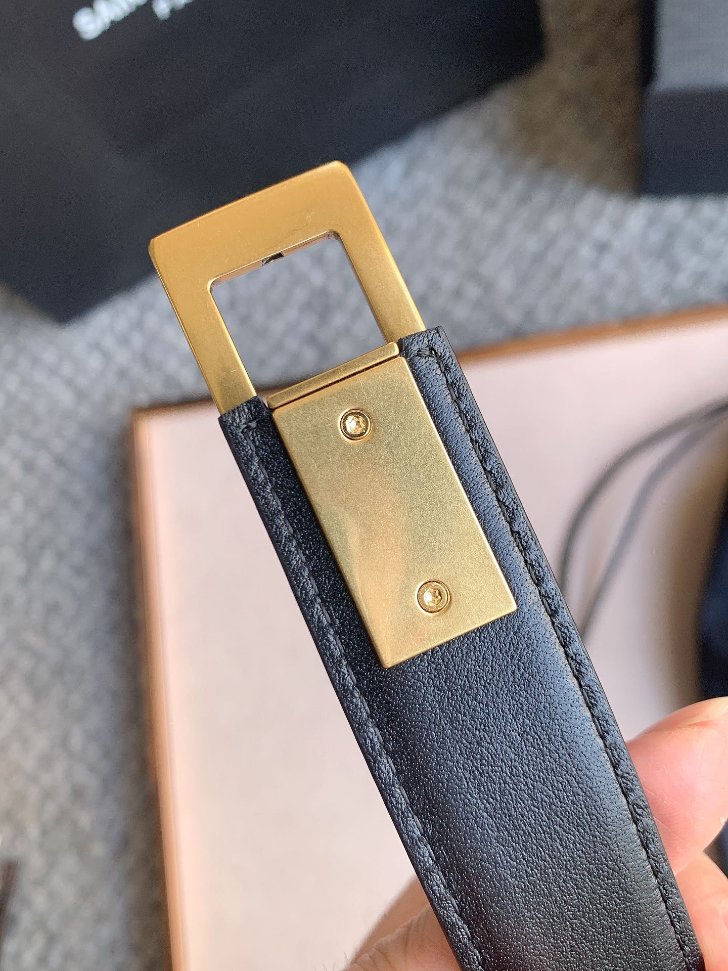 “New St. Roland YSL Stars Launch: Genuine Italian Leather Orders from Vietnam Trading Company” - 图片 4