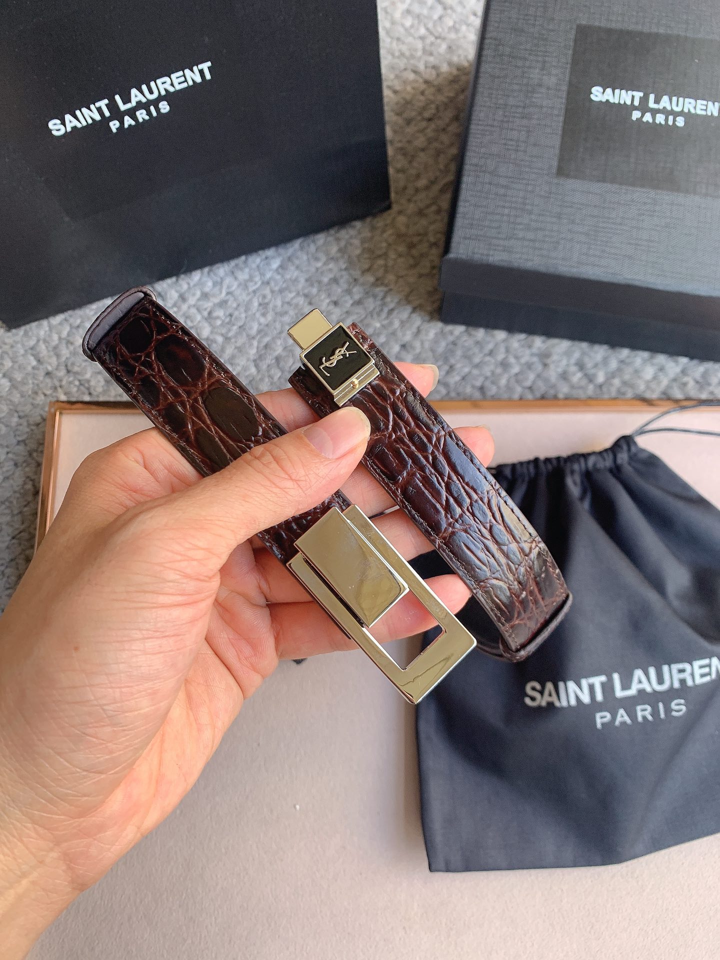 “St. Roland YSL Star-Blasting Cashier’s Belt: Genuine Italian Leather, Elegant Design” - 图片 2
